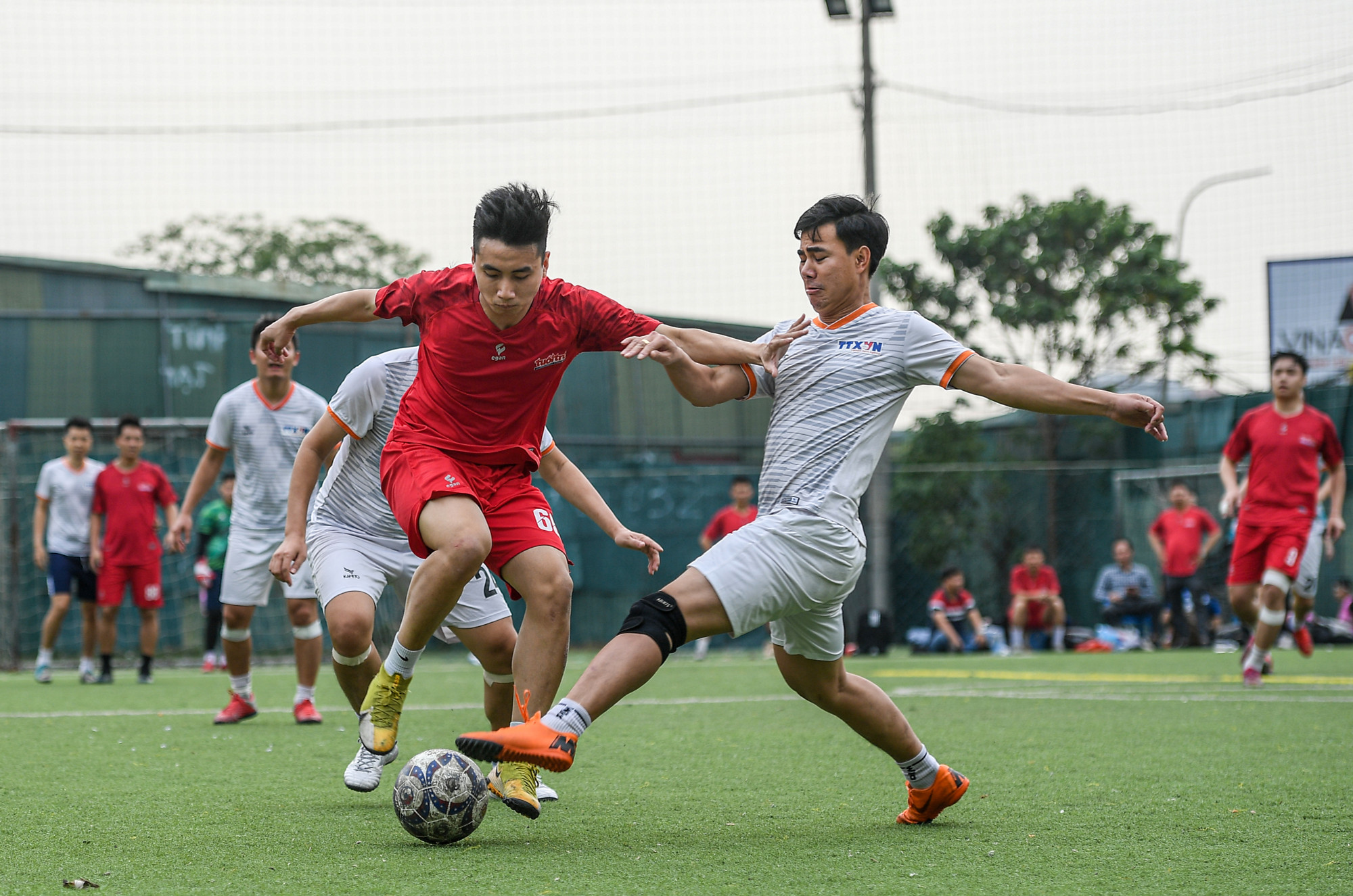Các cầu thủ tới từ báo Tuổi trẻ Thủ đô đã tỏ ra lấn lướt khi liên tục tạo ra các tình huống nguy hiểm về phía khung thành của đội bóng TTXVN.