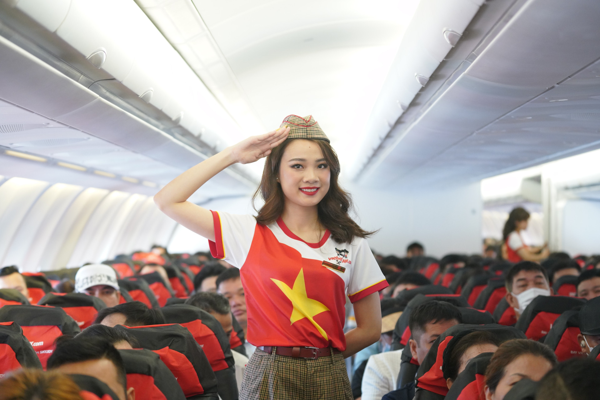 Đây là một trong những hoạt động được Hãng Hàng không Vietjet triển khai chào mừng kỷ niệm niệm ngày Quốc khánh 2/9, khơi gợi niềm tự hào dân tộc đến với người dân cả nước, lan toả hình ảnh Việt Nam tươi đẹp, hiếu khách tới với bạn bè quốc tế.