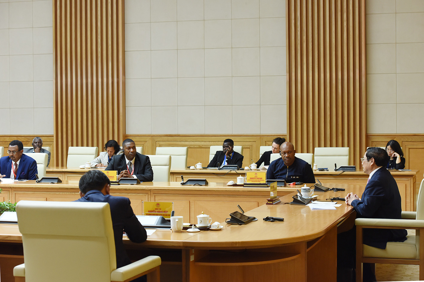 Thủ tướng Phạm Minh Chính nhiệt liệt chào mừng lãnh đạo Bộ Nông nghiệp các nước đến Hà Nội tham dự Hội nghị; tin tưởng các đại biểu sẽ đề xuất các giải pháp, sáng kiến thiết thực, khả thi để Hội nghị thành công tốt đẹp; triển khai thực hiện có hiệu quả, thực chất các nội dung đạt được, vì hòa bình, ổn định, hợp tác và phát triển thịnh vượng trong khu vực và trên thế giới.