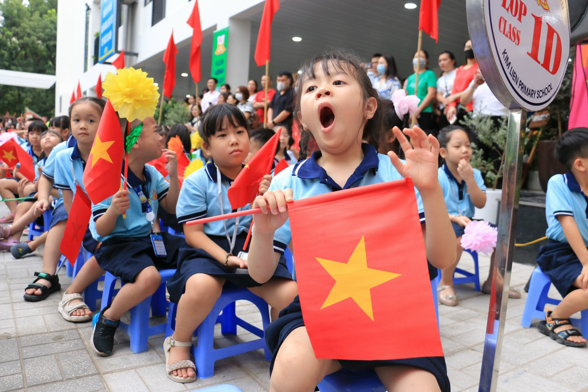 Chưa quen với nhịp sinh hoạt mới... (Ảnh: NAM NGUYỄN)