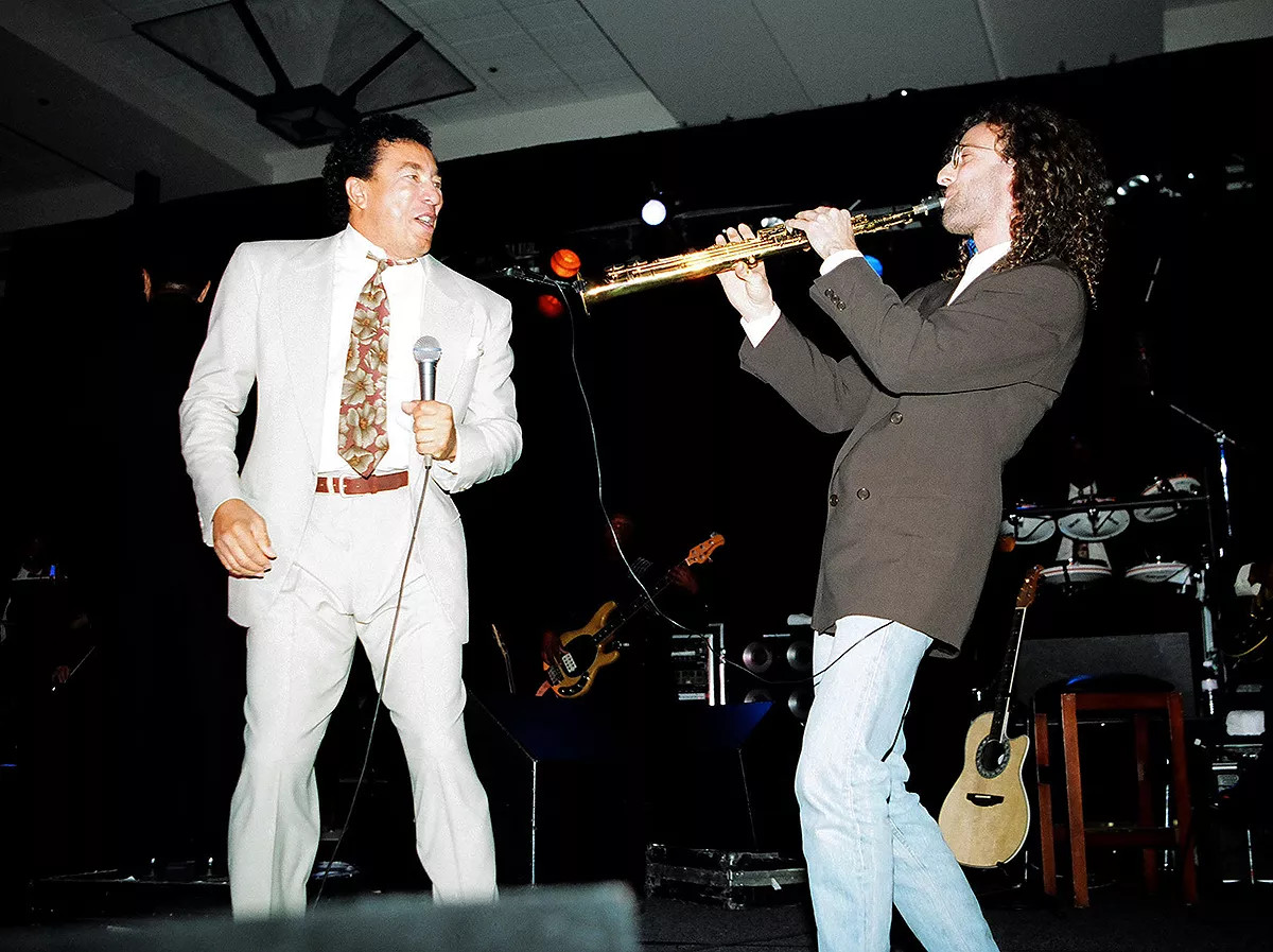 Kenny G và Smokey Robinson (Ảnh: The People)