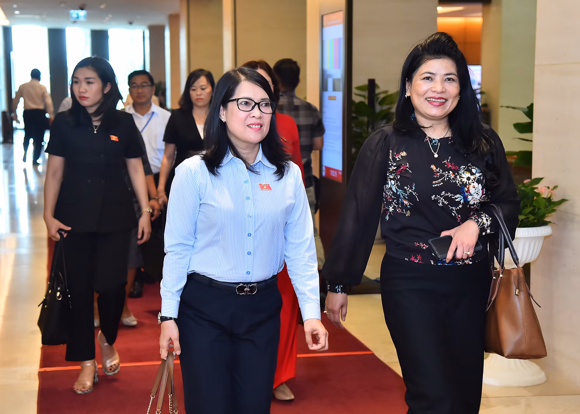 Các đại biểu Quốc hội tới dự phiên họp về công tác nhân sự chiều 22/5.