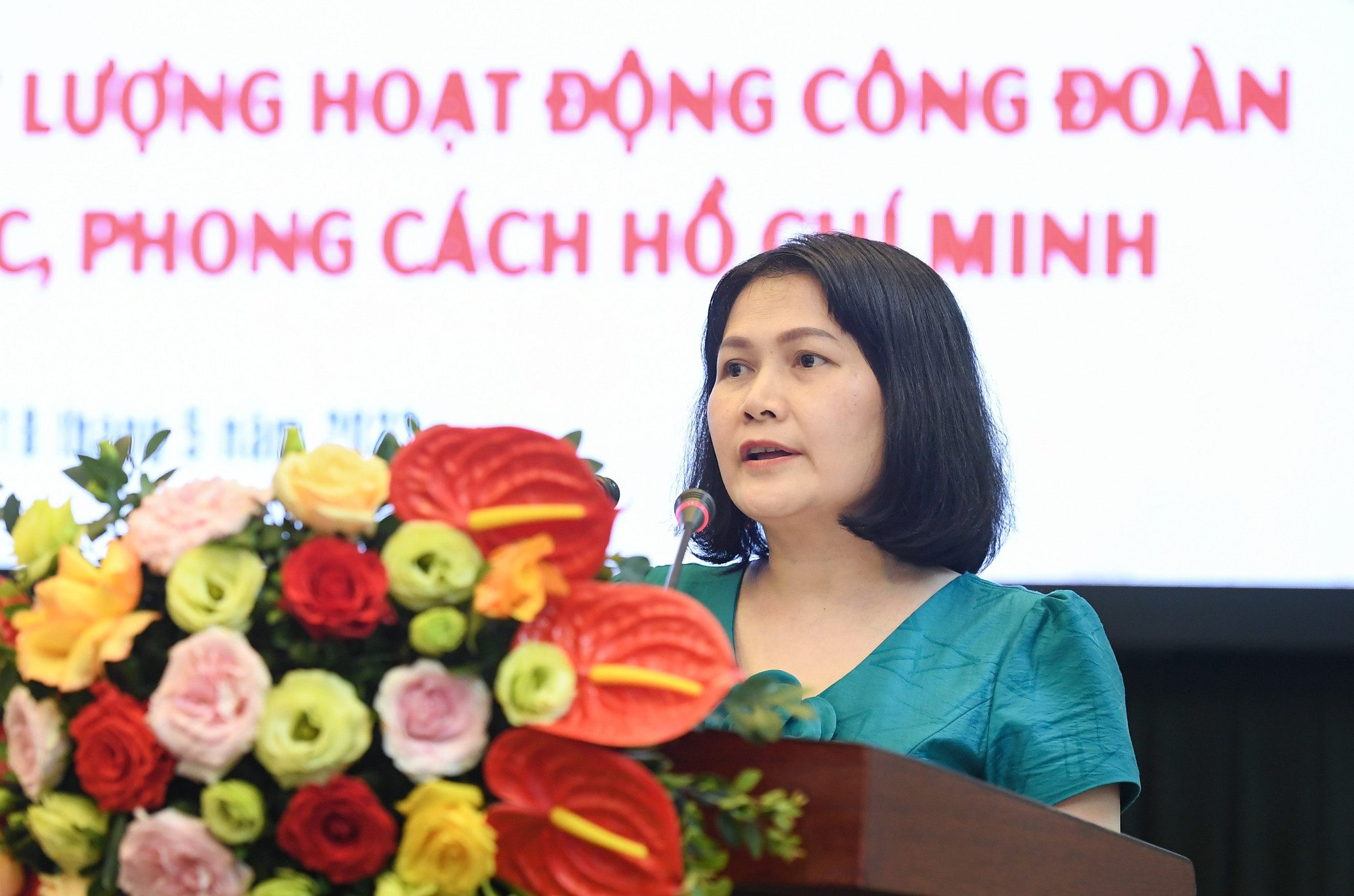 Đồng chí Trần Hà Trang, Phó Chủ tịch Thường trực Công đoàn Nhà xuất bản Chính trị quốc gia Sự thật trình bày tham luận tại tọa đàm. Đồng chí Trần Hà Trang, Phó Chủ tịch Thường trực Công đoàn Nhà xuất bản Chính trị quốc gia Sự thật trình bày tham luận tại tọa đàm.