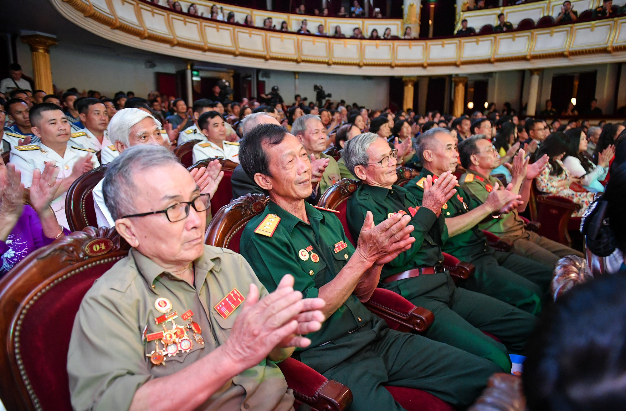 Chương trình có sự tham dự của các bậc lão thành cách mạng, người có công từ một số địa phương trên cả nước. (Ảnh: THÀNH ĐẠT)