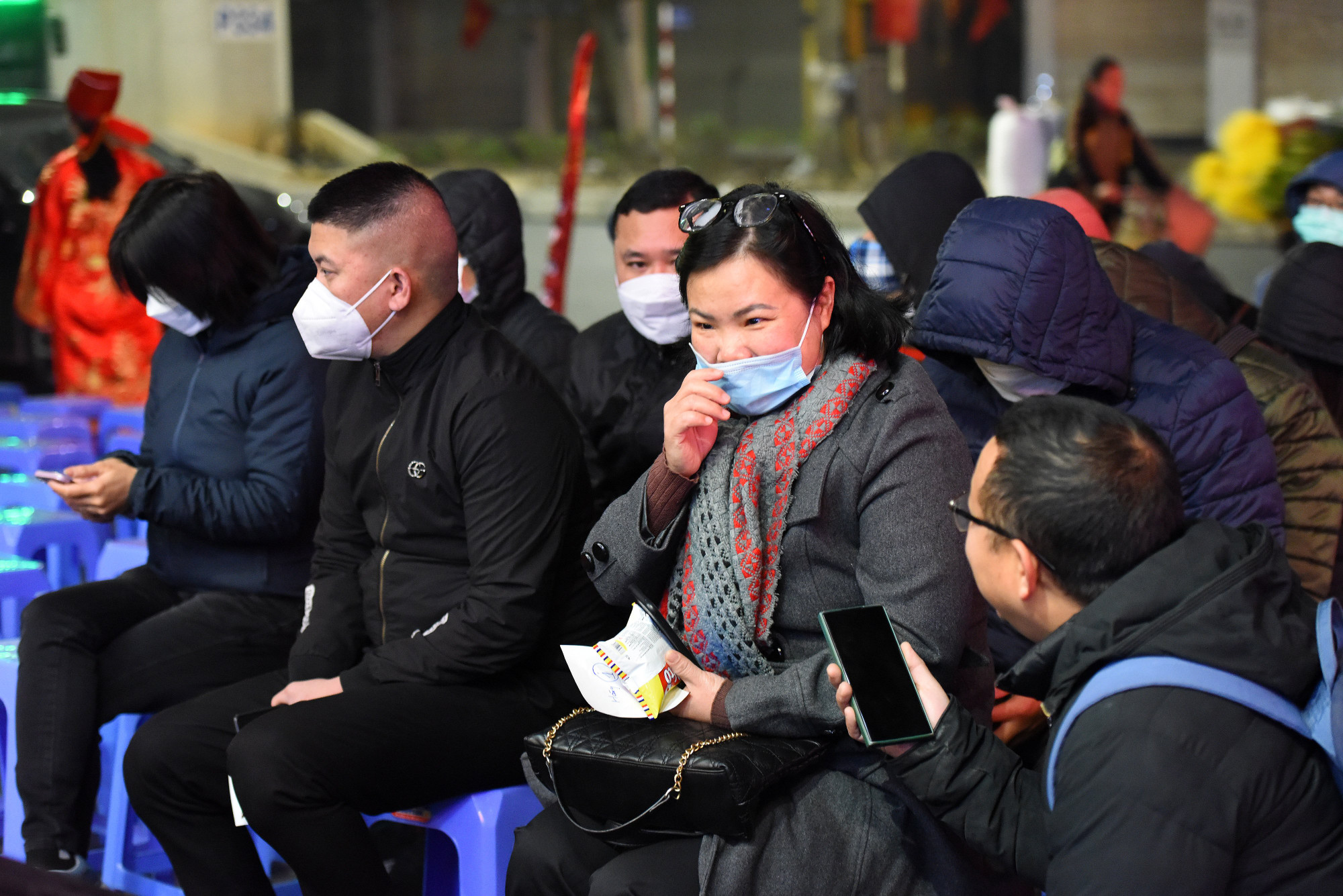 Ngay từ 4 giờ 40 phút, bà Đặng Hồng Phượng (Cầu Giấy, Hà Nội) đã có mặt tại cơ sở của Công ty TNHH Vàng bạc đá quý Bảo Tín Minh Châu để xếp hàng.