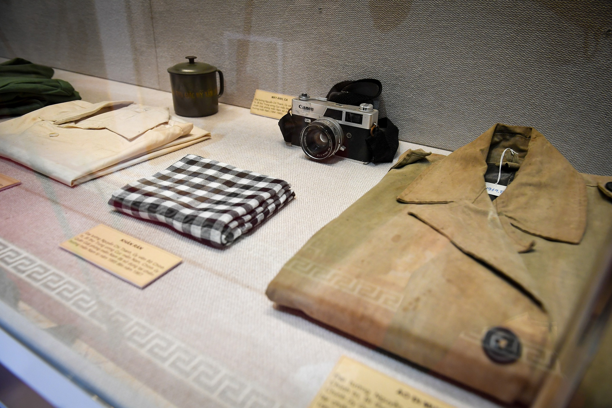 Những vật dụng đã gắn bó với quá trình hoạt động cách mạng của Đại tướng Nguyễn Chí Thanh được trưng bày tại bảo tàng. Những vật dụng đã gắn bó với quá trình hoạt động cách mạng của Đại tướng Nguyễn Chí Thanh được trưng bày tại bảo tàng.