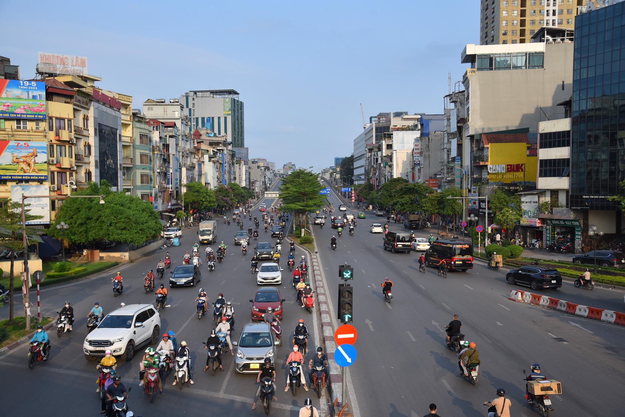 Khu vực Ngã Tư Sở, các phương tiện di chuyển thuận lợi. (Ảnh: Nhật Quang)