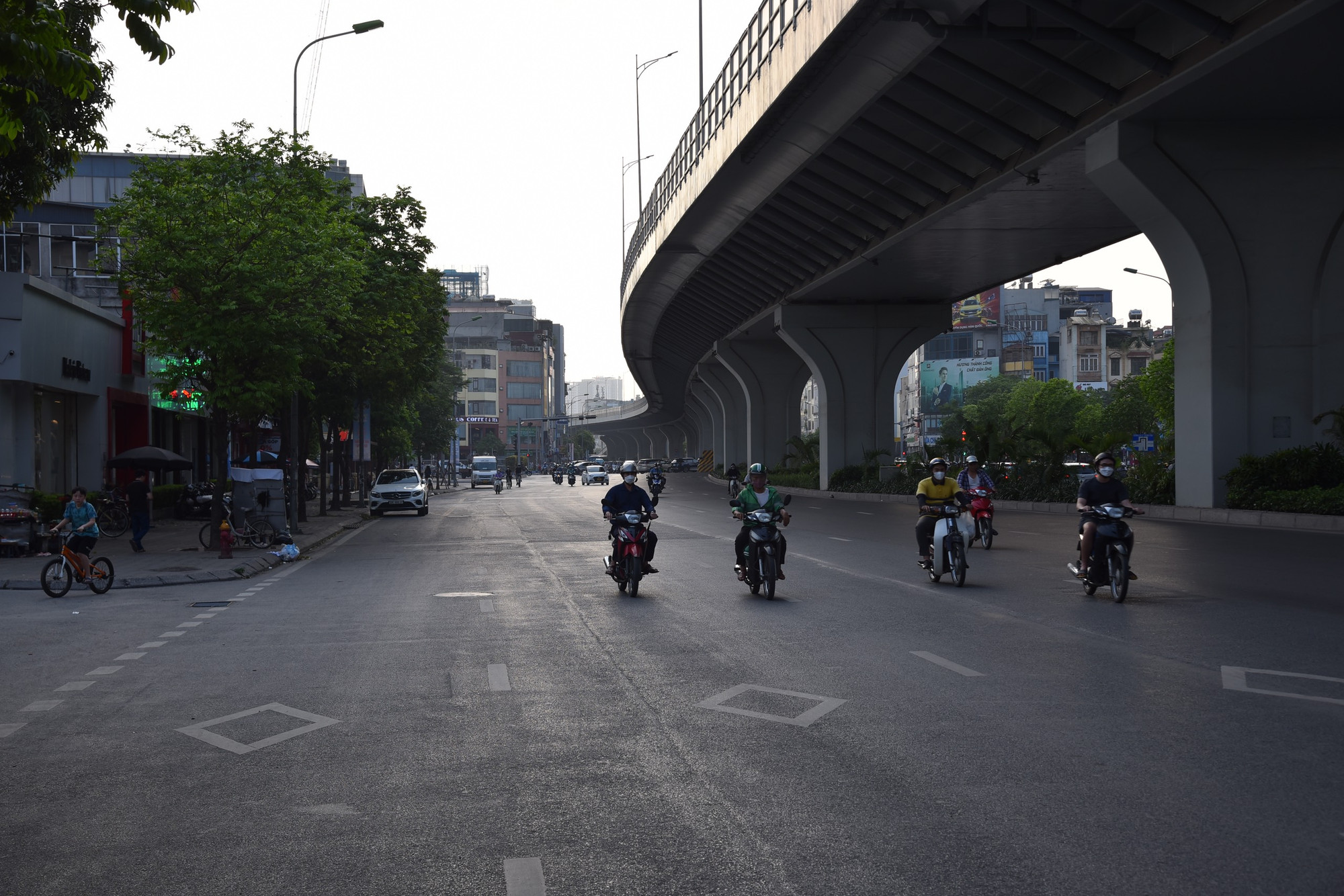 Giao thông Hà Nội thông thoáng ngày cuối cùng của kỳ nghỉ lễ. Trong ảnh, đường Trường Chinh khá vắng phương tiện qua lại chiều 3/5. (Ảnh: Hà Nam)