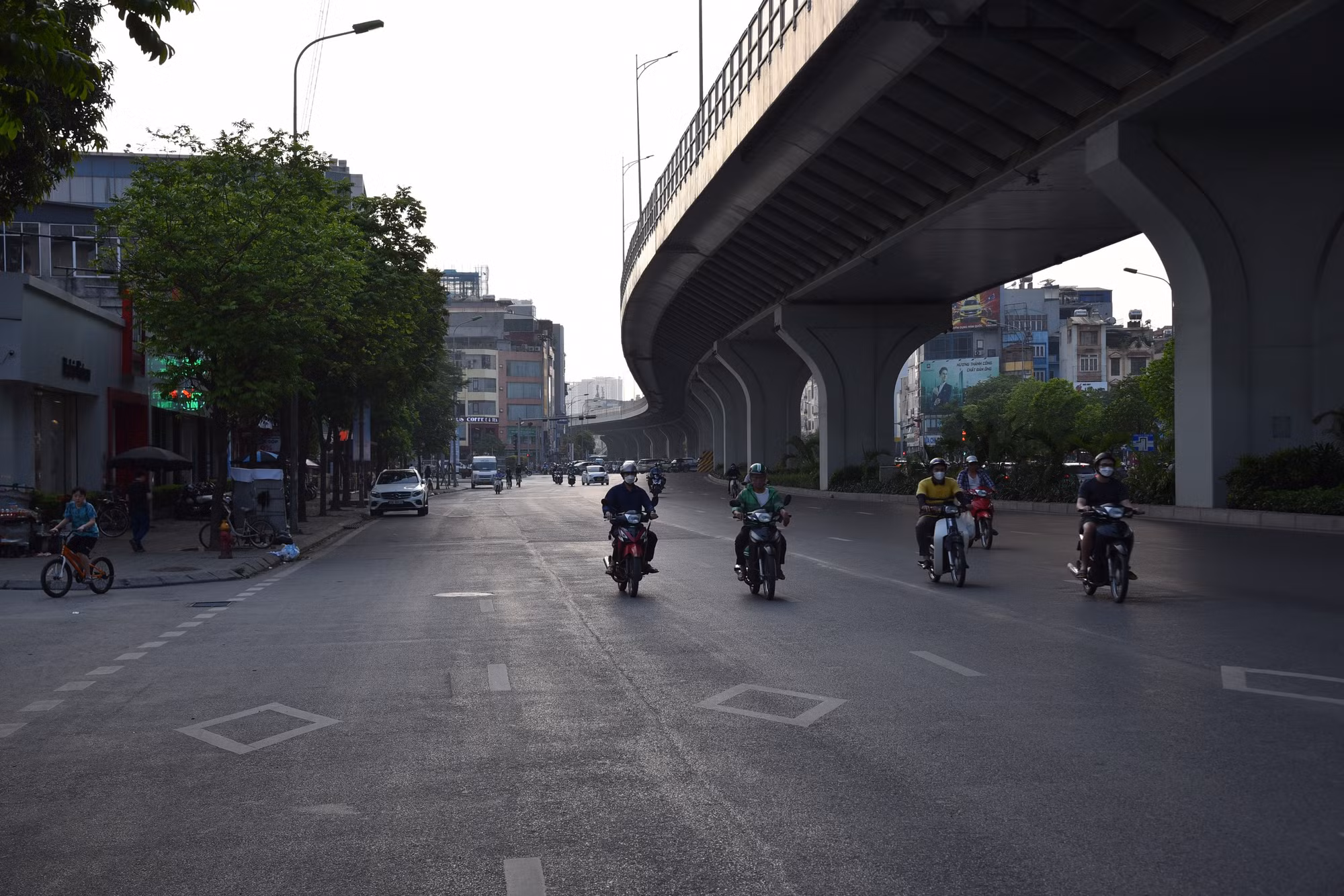 Giao thông Hà Nội thông thoáng ngày cuối cùng của kỳ nghỉ lễ. Trong ảnh, đường Trường Chinh khá vắng phương tiện qua lại chiều 3/5. (Ảnh: Hà Nam)