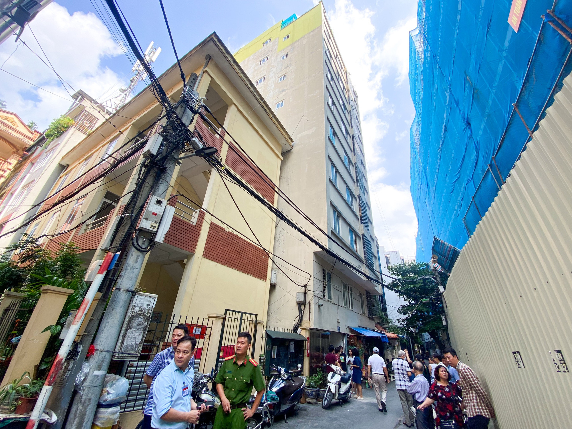 Tại phường Khương Mai, bị can Minh cũng xây dựng tòa chung cư mini cao 10 tầng ở số 26, ngõ 203 Trường Chinh. Ngày 19/9, Đoàn kiểm tra của quận Thanh Xuân đã tiến hành kiểm tra tại công trình này.