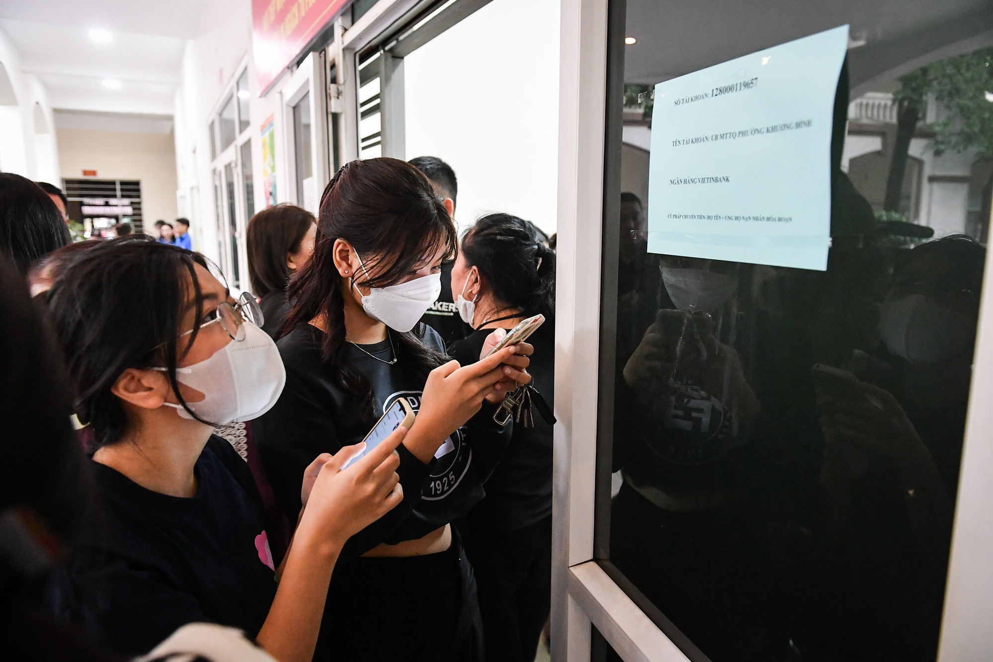 Người dân có thể ủng hộ thông qua số tài khoản được niêm yết công khai.