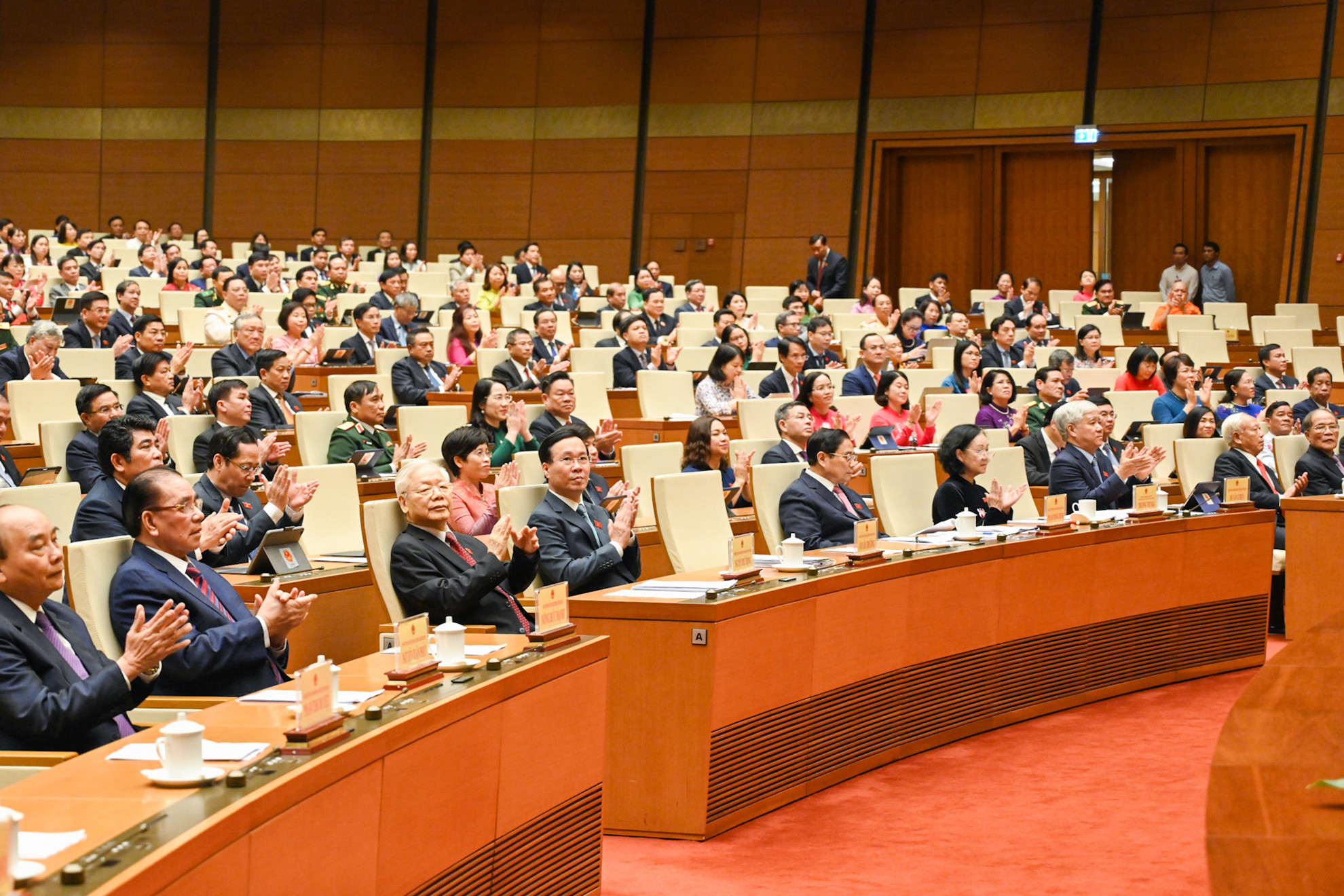 Tổng Bí thư Nguyễn Phú Trọng, Chủ tịch nước Võ Văn Thưởng, Thủ tướng Phạm Minh Chính cùng các đồng chí lãnh đạo, nguyên lãnh đạo Đảng, Nhà nước và các đại biểu Quốc hội tham dự phiên bế mạc Kỳ họp thứ 5 chiều 24/6.