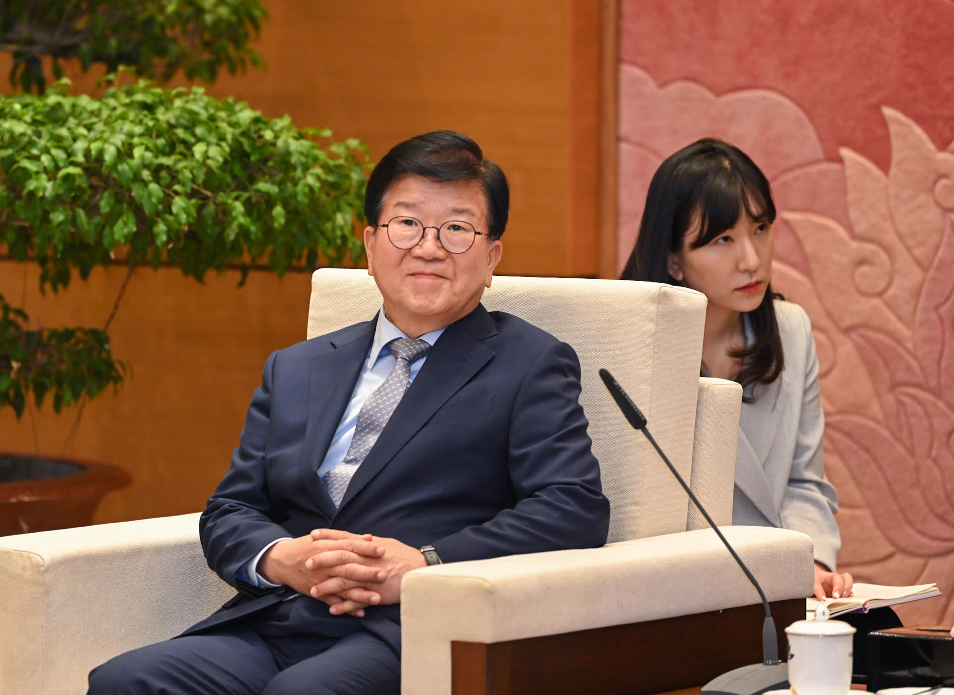 [Ảnh] Chủ tịch Quốc hội Vương Đình Huệ tiếp nguyên Chủ tịch Quốc hội Hàn Quốc ảnh 6