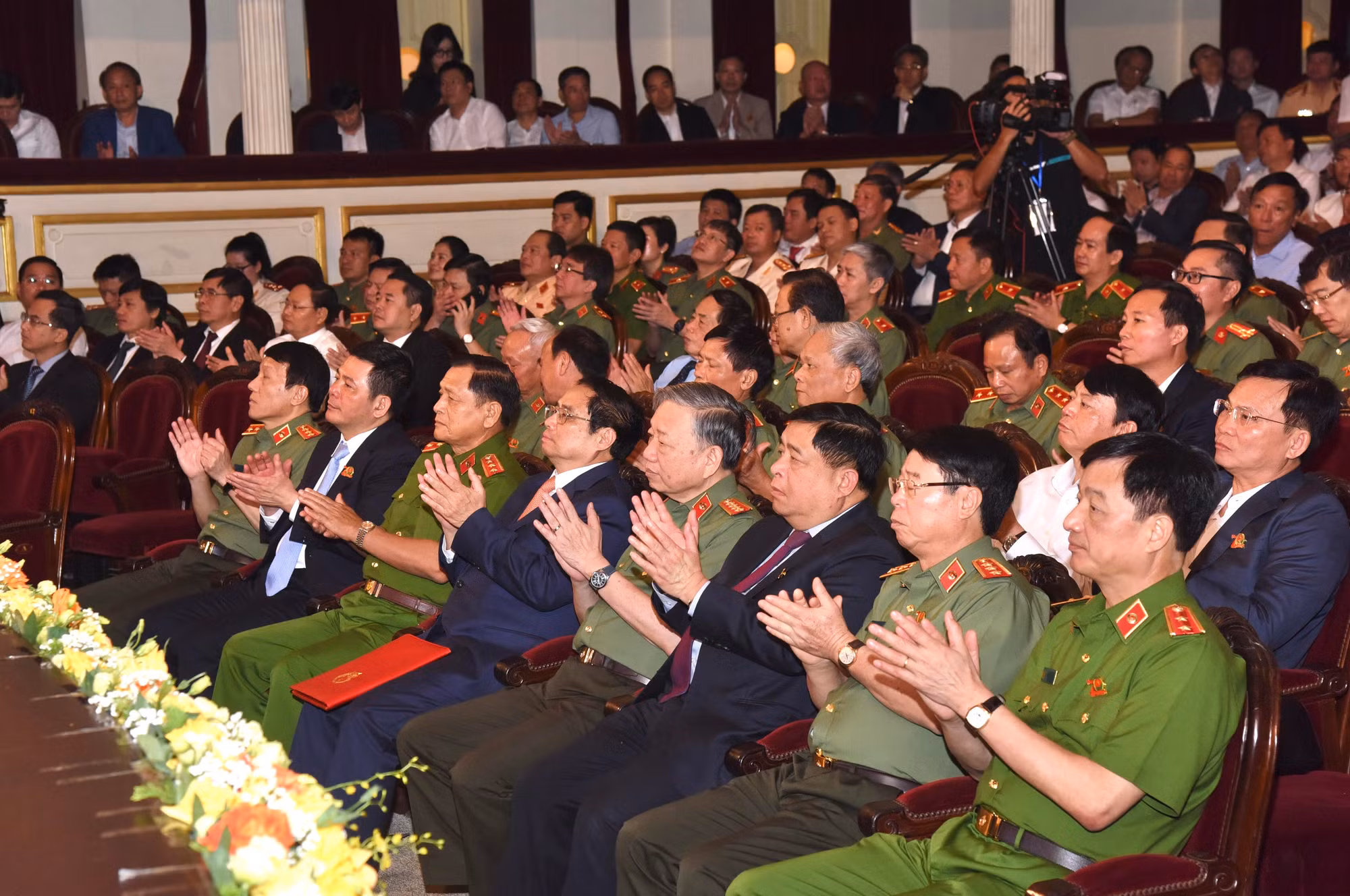 Thủ tướng Phạm Minh Chính và các đại biểu dự Lễ kỷ niệm 70 năm Ngày truyền thống lực lượng An ninh kinh tế.