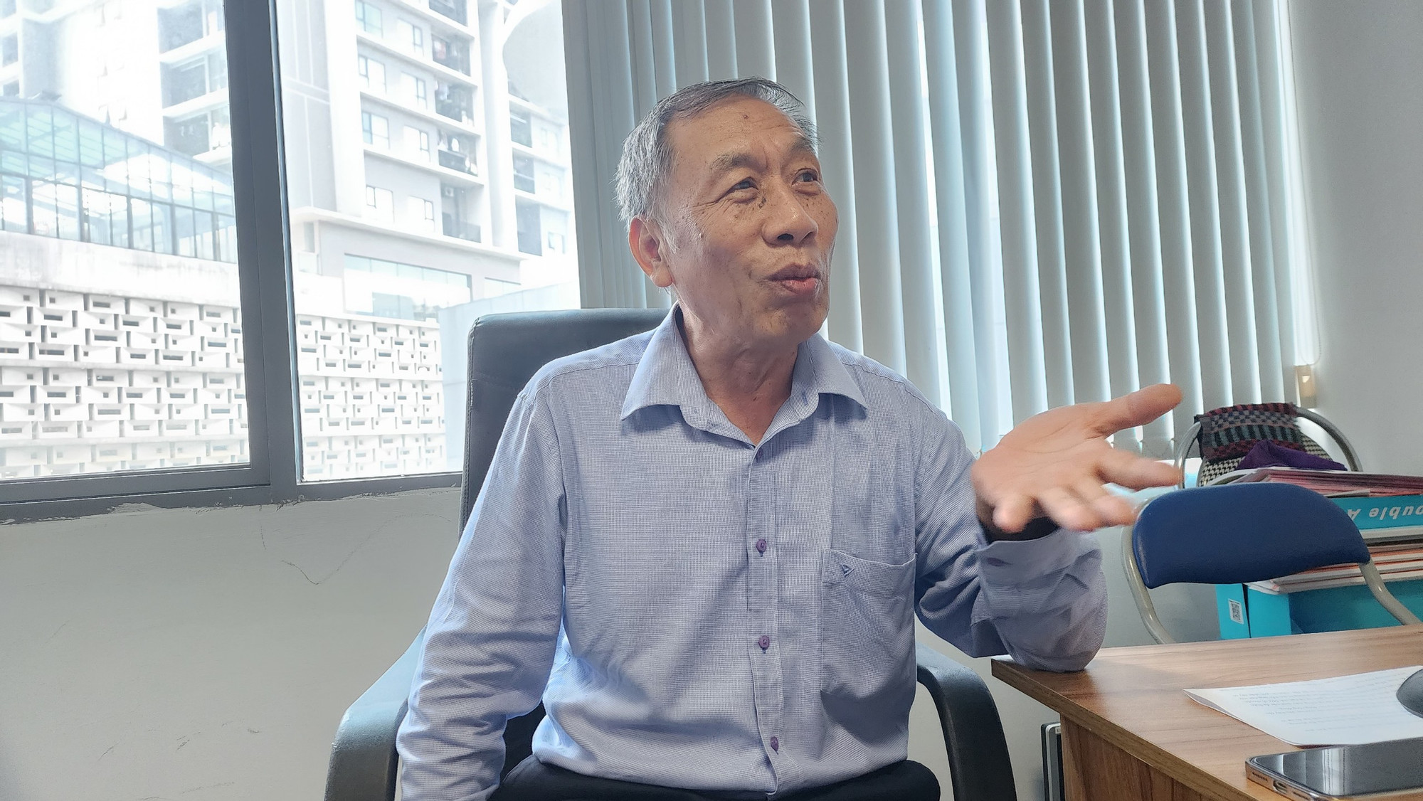 PGS, TS Lê Đức Hải phân tích các nguyên nhân gây ra tình trạng sạt lở tại nhiều địa phương trong thời gian vừa qua. (Ảnh: Sơn Bách)