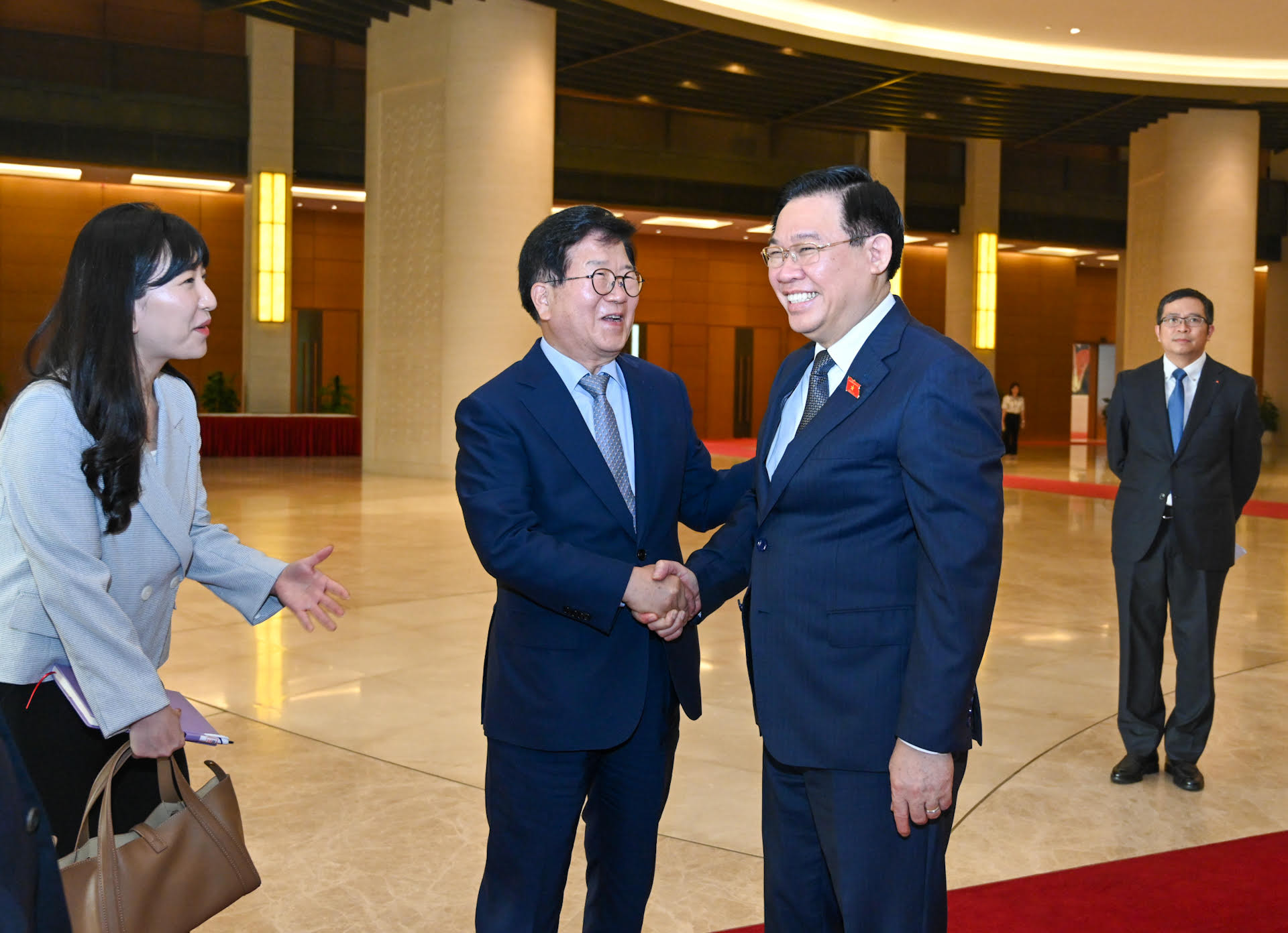 [Ảnh] Chủ tịch Quốc hội Vương Đình Huệ tiếp nguyên Chủ tịch Quốc hội Hàn Quốc ảnh 1