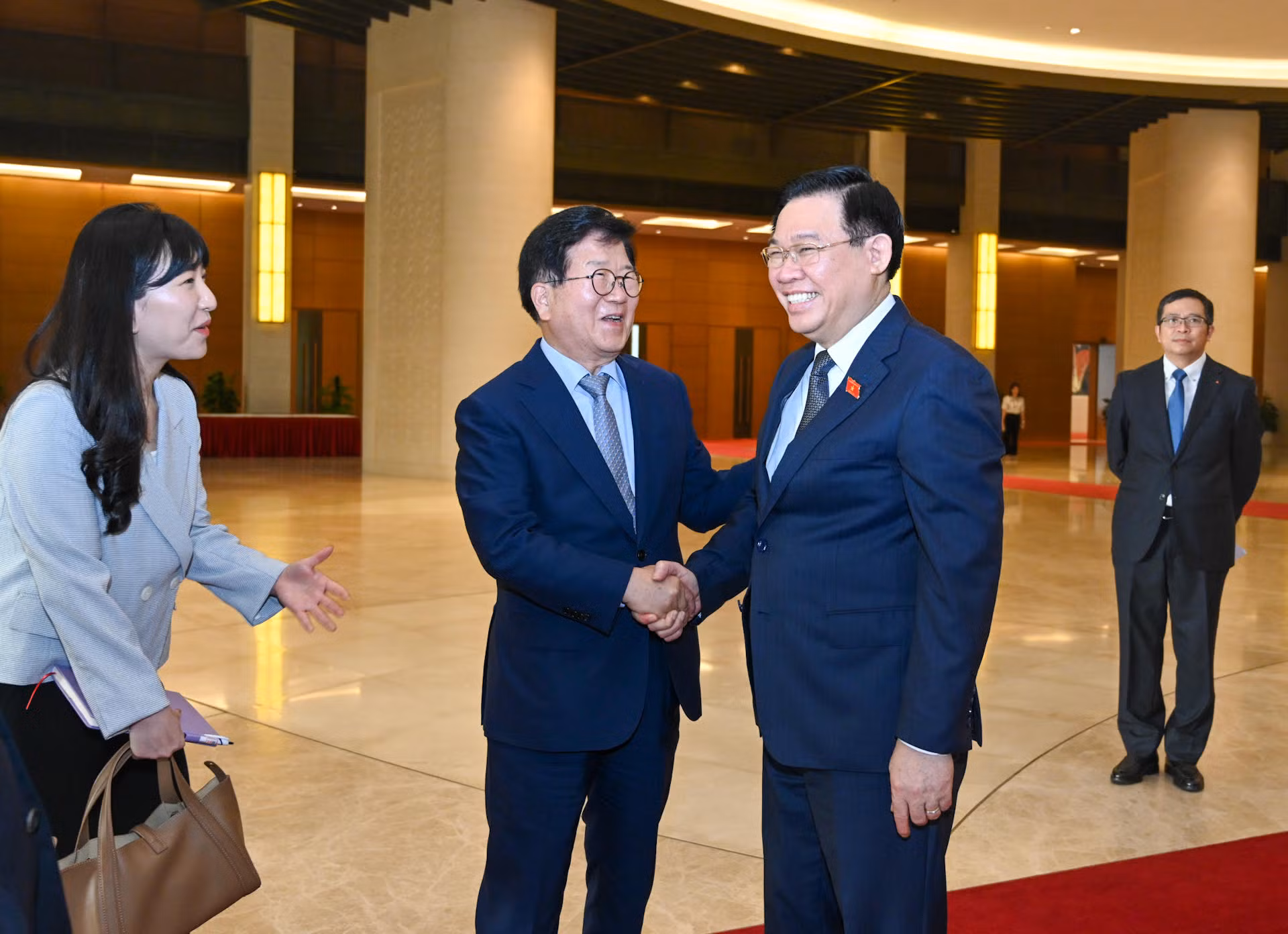 [Ảnh] Chủ tịch Quốc hội Vương Đình Huệ tiếp nguyên Chủ tịch Quốc hội Hàn Quốc ảnh 1