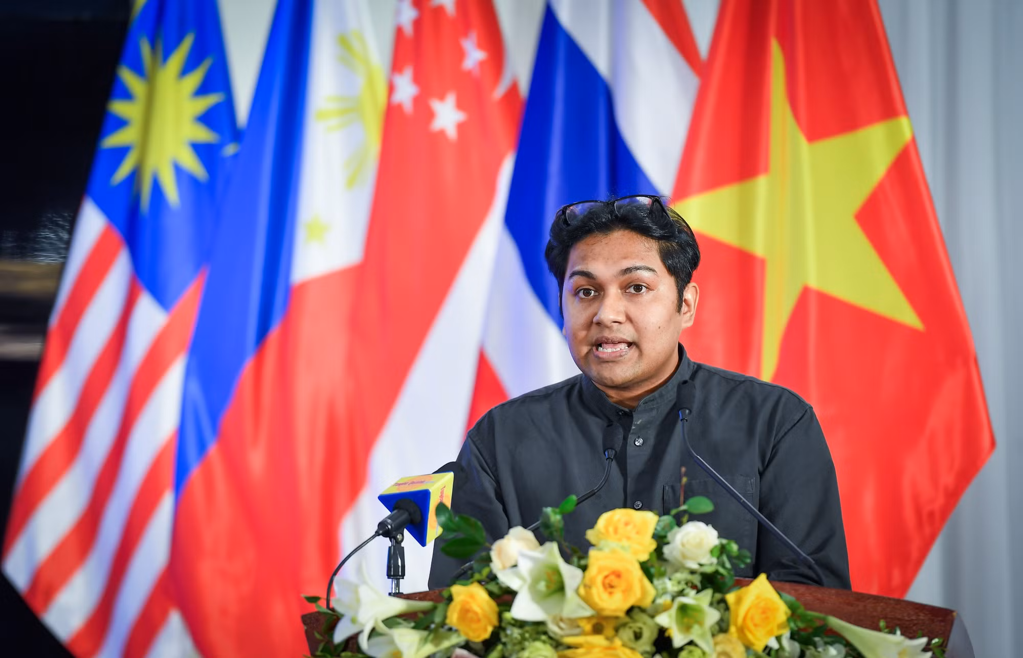 Bà Mohamad Najiy Bin Muhammad Jefri, Thư ký Hiệp hội các nhà báo Malaysia trình bày tham luận về vai trò và điều kiện chuyển đổi từ tòa soạn biên tập truyền thống sang mô hình tòa soạn số hội tụ.