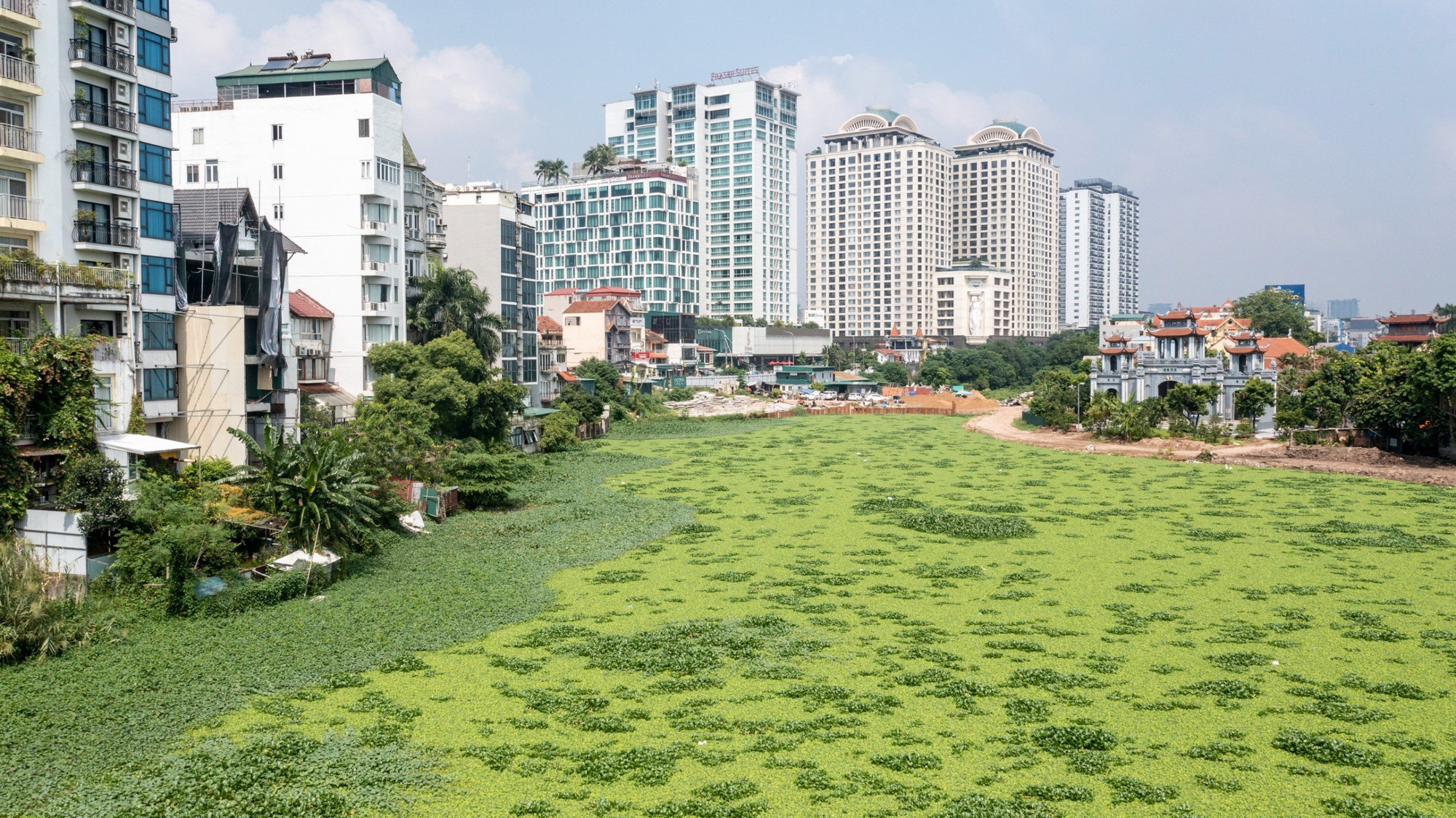 Dự án Cải tạo môi trường hồ Tứ Liên, quận Tây Hồ được đầu tư 100% ngân sách quận Tây Hồ với tổng mức đầu tư khoảng 159 tỷ đồng.