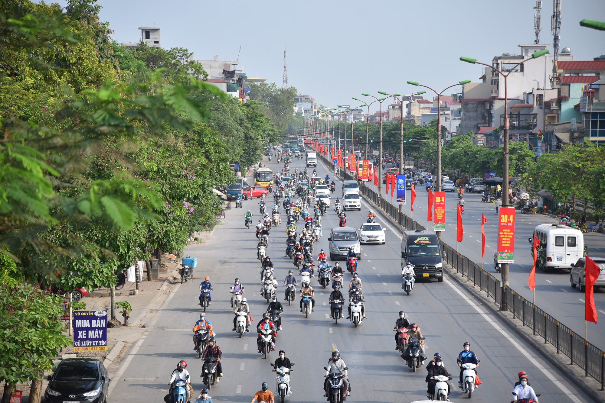 Tuyến đường Giải Phóng khá thông thoáng vào khoảng 15 giờ chiều ngày 3/5. (Ảnh: Nhật Quang)