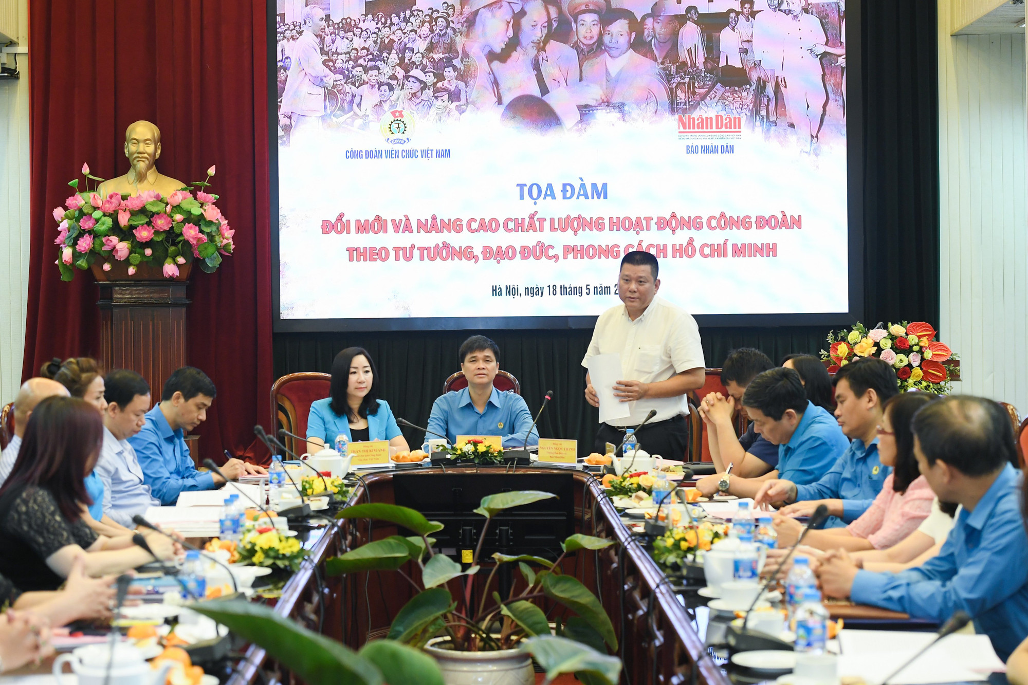 Đồng chí Nguyễn Ngọc Thanh, Vụ trưởng, Trưởng Ban Nhân Dân điện tử phát biểu bế mạc tọa đàm. Đồng chí Nguyễn Ngọc Thanh, Vụ trưởng, Trưởng Ban Nhân Dân điện tử phát biểu bế mạc tọa đàm.