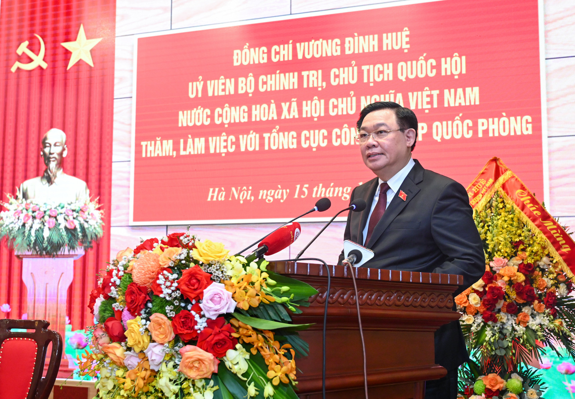 Chủ tịch Quốc hội Vương Đình Huệ phát biểu chỉ đạo tại buổi làm việc.