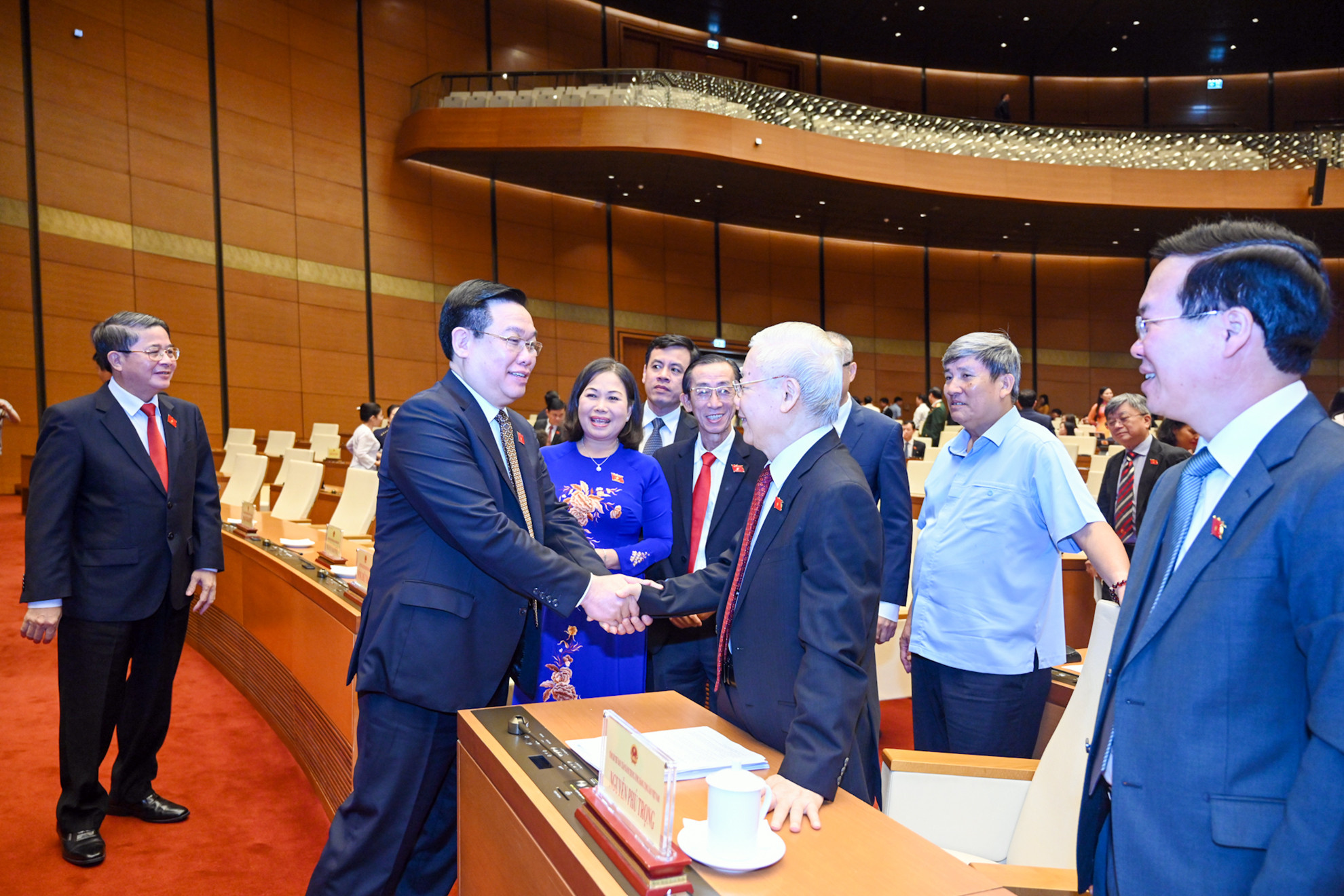 Tổng Bí thư Nguyễn Phú Trọng, Chủ tịch nước Võ Văn Thưởng, Chủ tịch Quốc hội Vương Đình Huệ cùng các đồng chí lãnh đạo Quốc hội, đại biểu Quốc hội tại phiên bế mạc.