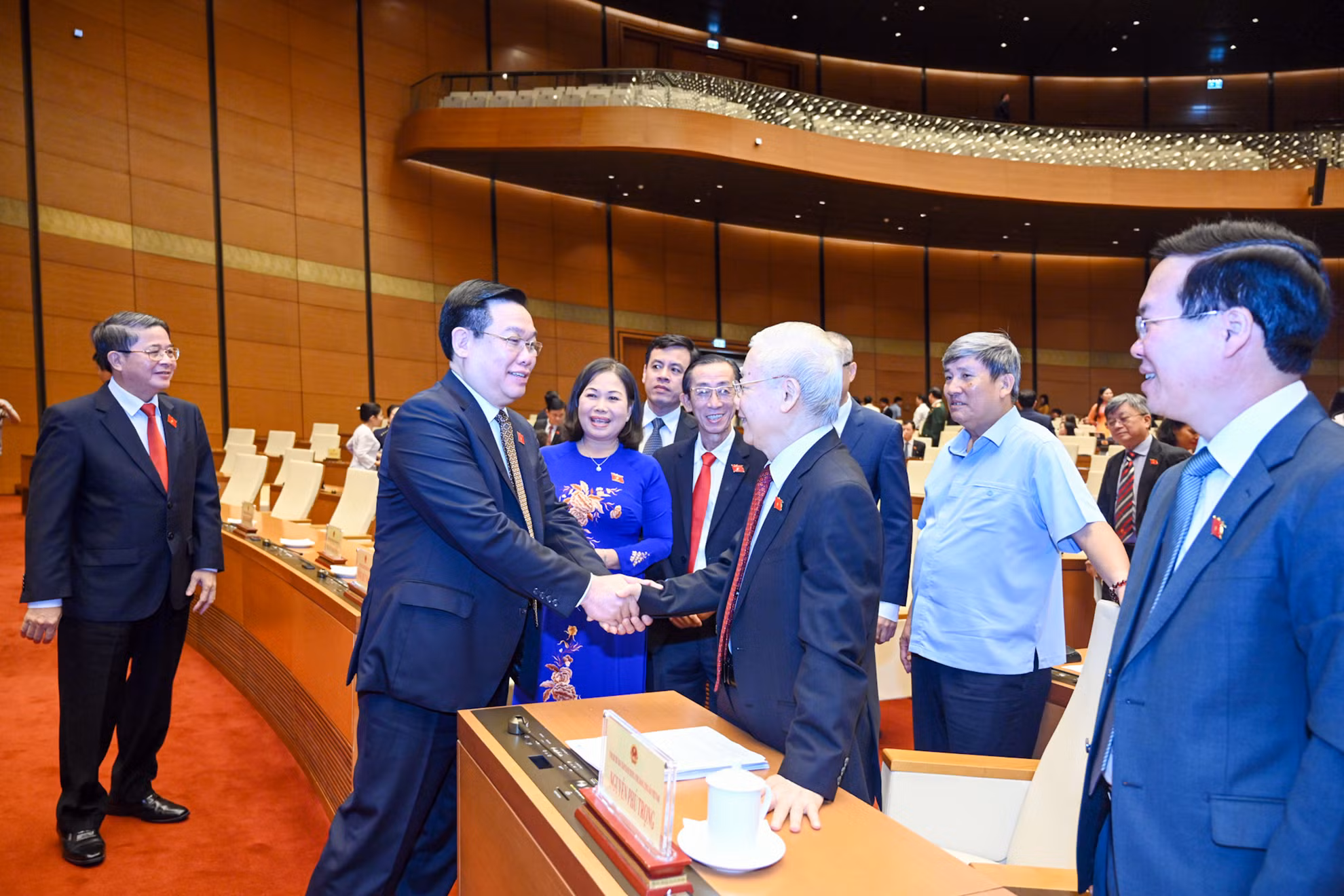 Tổng Bí thư Nguyễn Phú Trọng, Chủ tịch nước Võ Văn Thưởng, Chủ tịch Quốc hội Vương Đình Huệ cùng các đồng chí lãnh đạo Quốc hội, đại biểu Quốc hội tại phiên bế mạc.