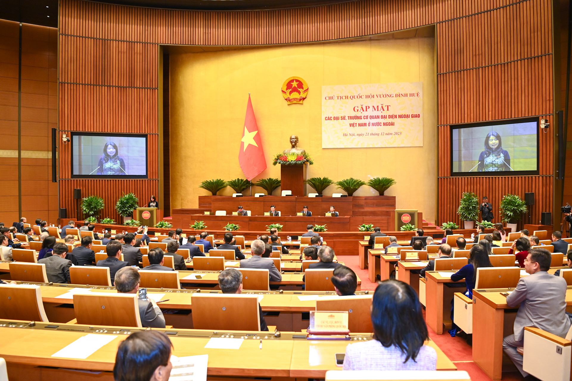 Quang cảnh buổi gặp mặt tại Nhà Quốc hội.