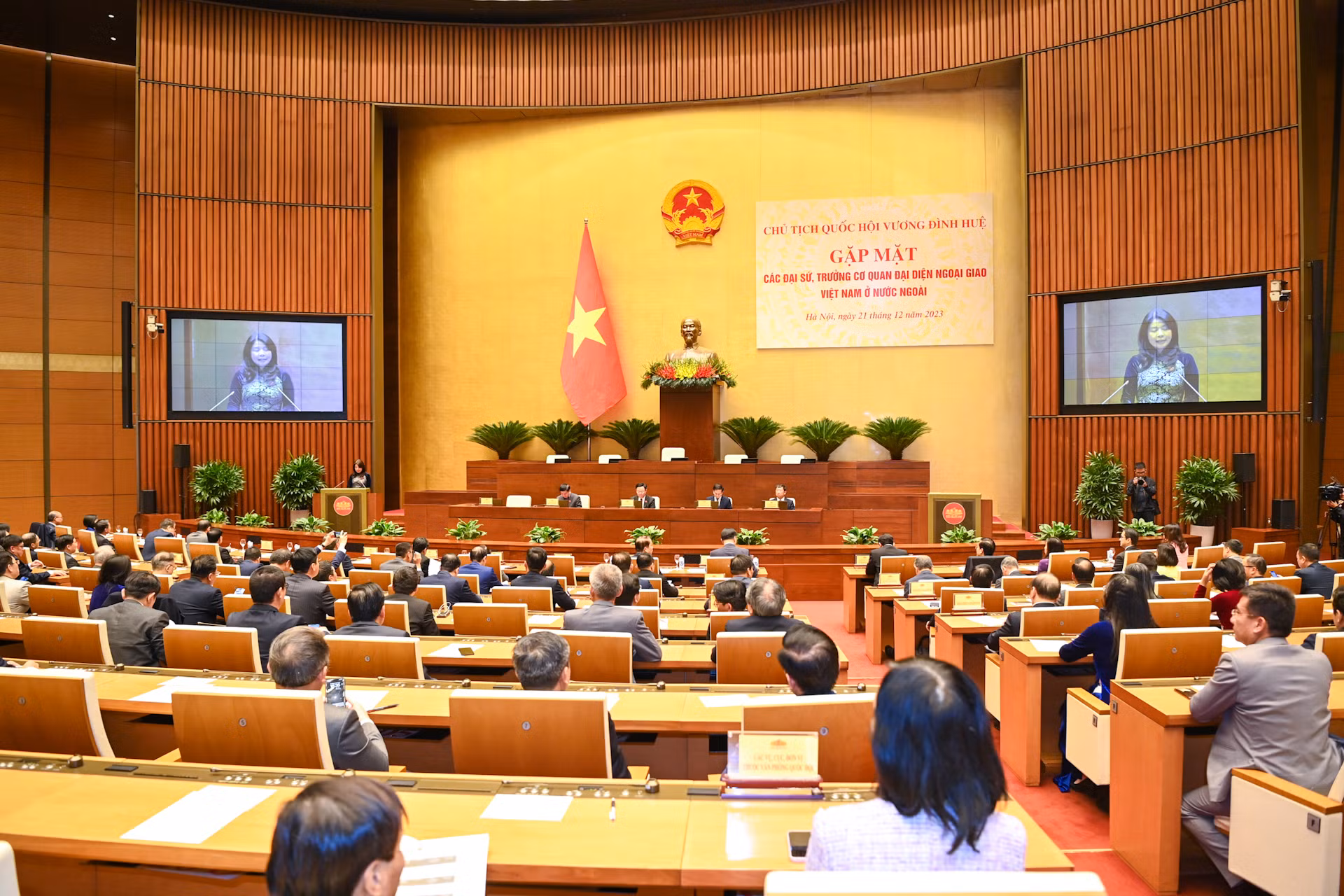 Quang cảnh buổi gặp mặt tại Nhà Quốc hội.