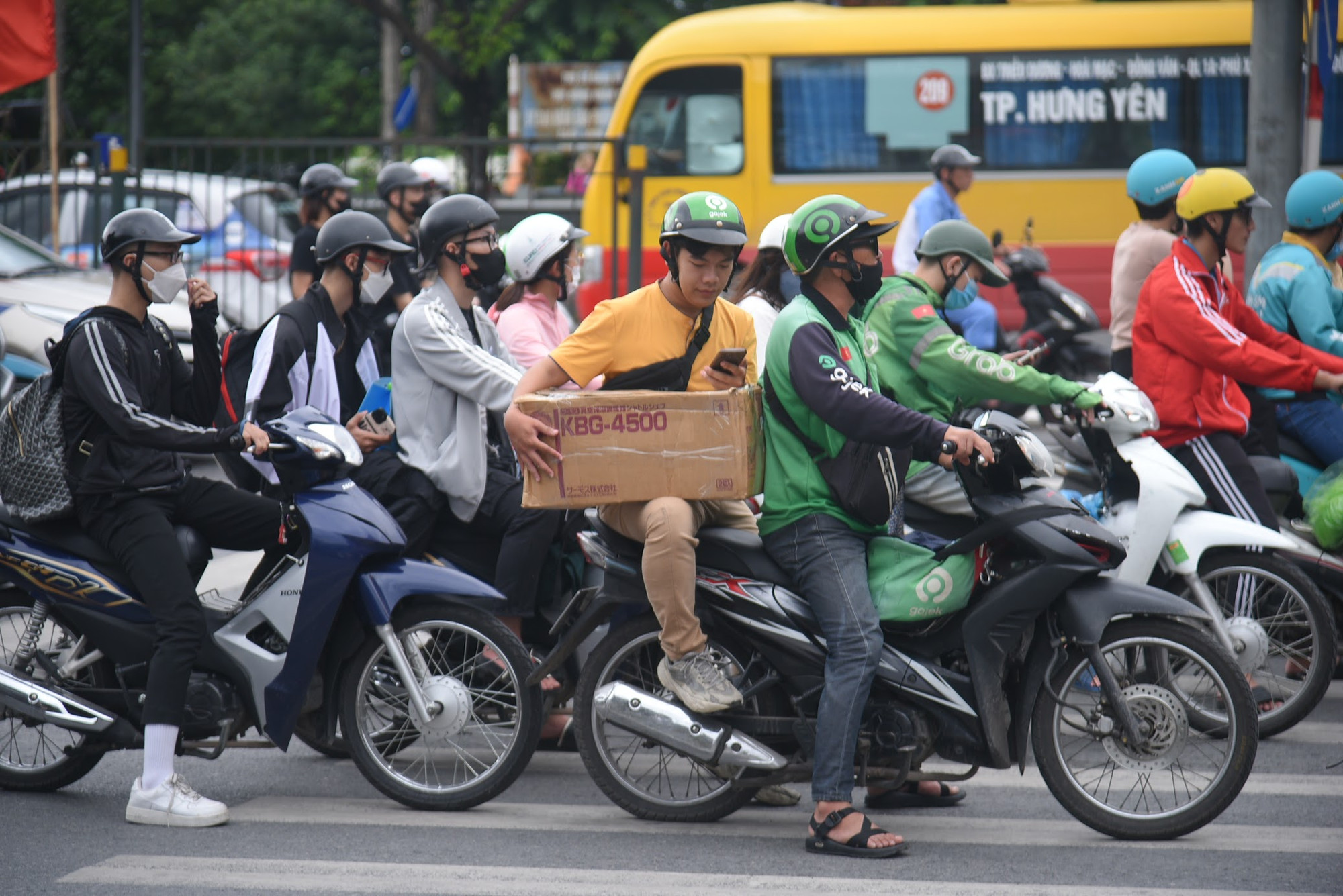 Lỉnh kỉnh đồ đạc sau chuyến nghỉ dài ngày.