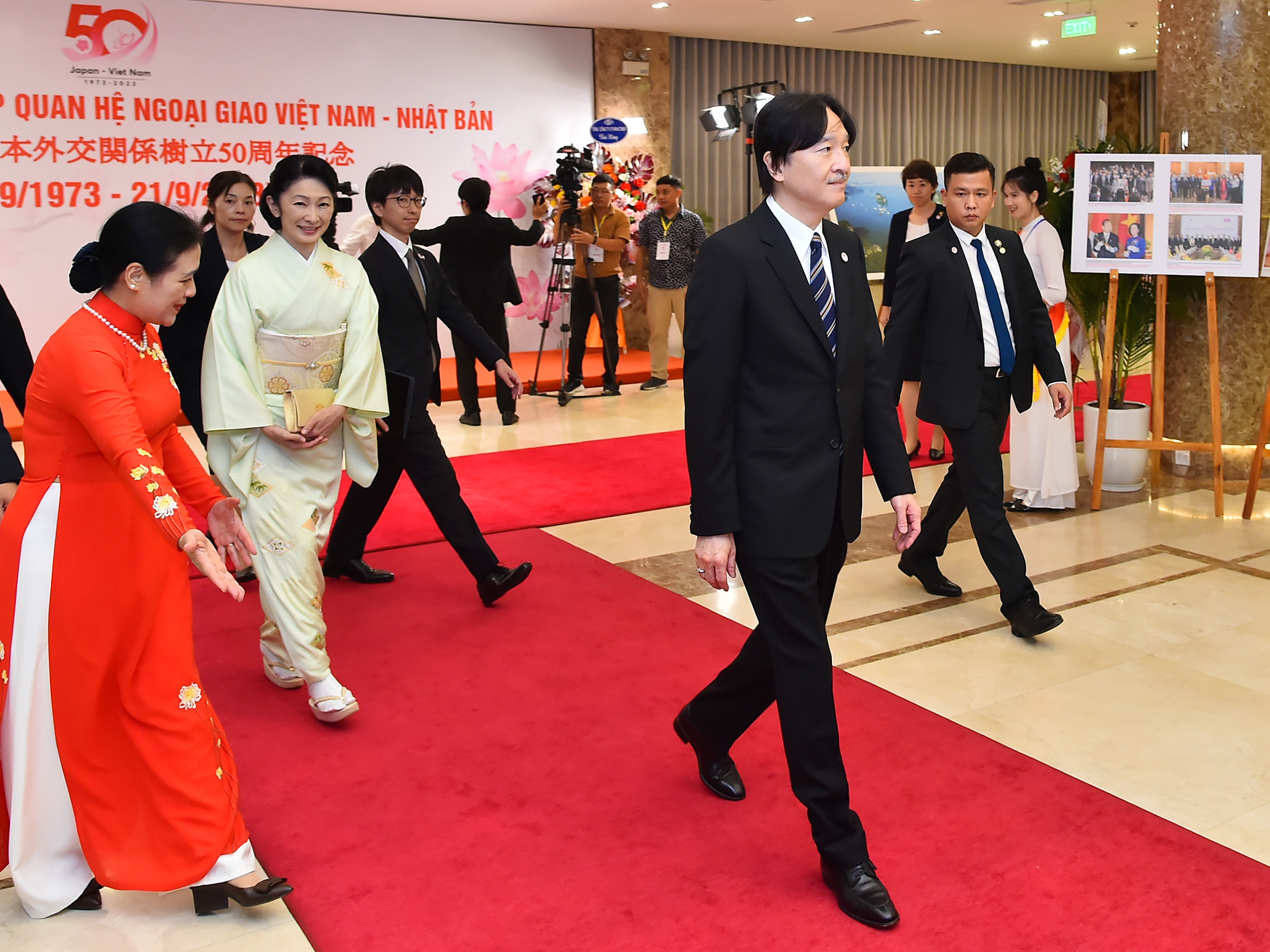 Hoàng Thái tử Nhật Bản Akishino và Công nương Kiko tới dự Lễ kỷ niệm 50 năm Ngày thiết lập quan hệ ngoại giao Việt Nam-Nhật Bản. Hoàng Thái tử Nhật Bản Akishino và Công nương Kiko tới dự Lễ kỷ niệm 50 năm Ngày thiết lập quan hệ ngoại giao Việt Nam-Nhật Bản.