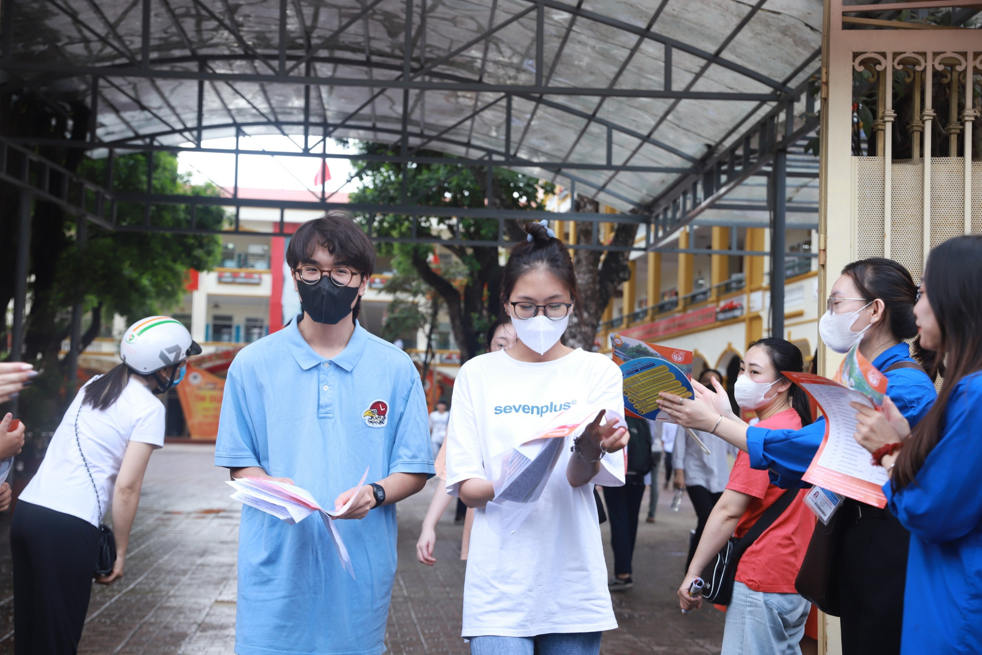 Kết thúc môn thi, các thí sinh đều "thở phào" vì đề thi Toán khá vừa sức. (Ảnh: Sơn Bách)