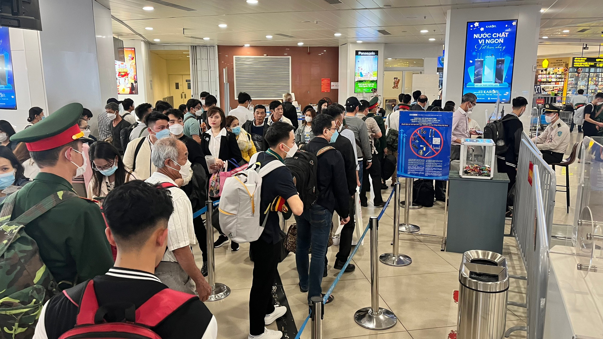 Theo lịch bay trong ngày, ước tính có khoảng 536 lượt chuyến bay (156 chuyến bay quốc tế và 380 chuyến bay quốc nội) cất cánh tại sân bay Nội Bài. (Ảnh: NIA)