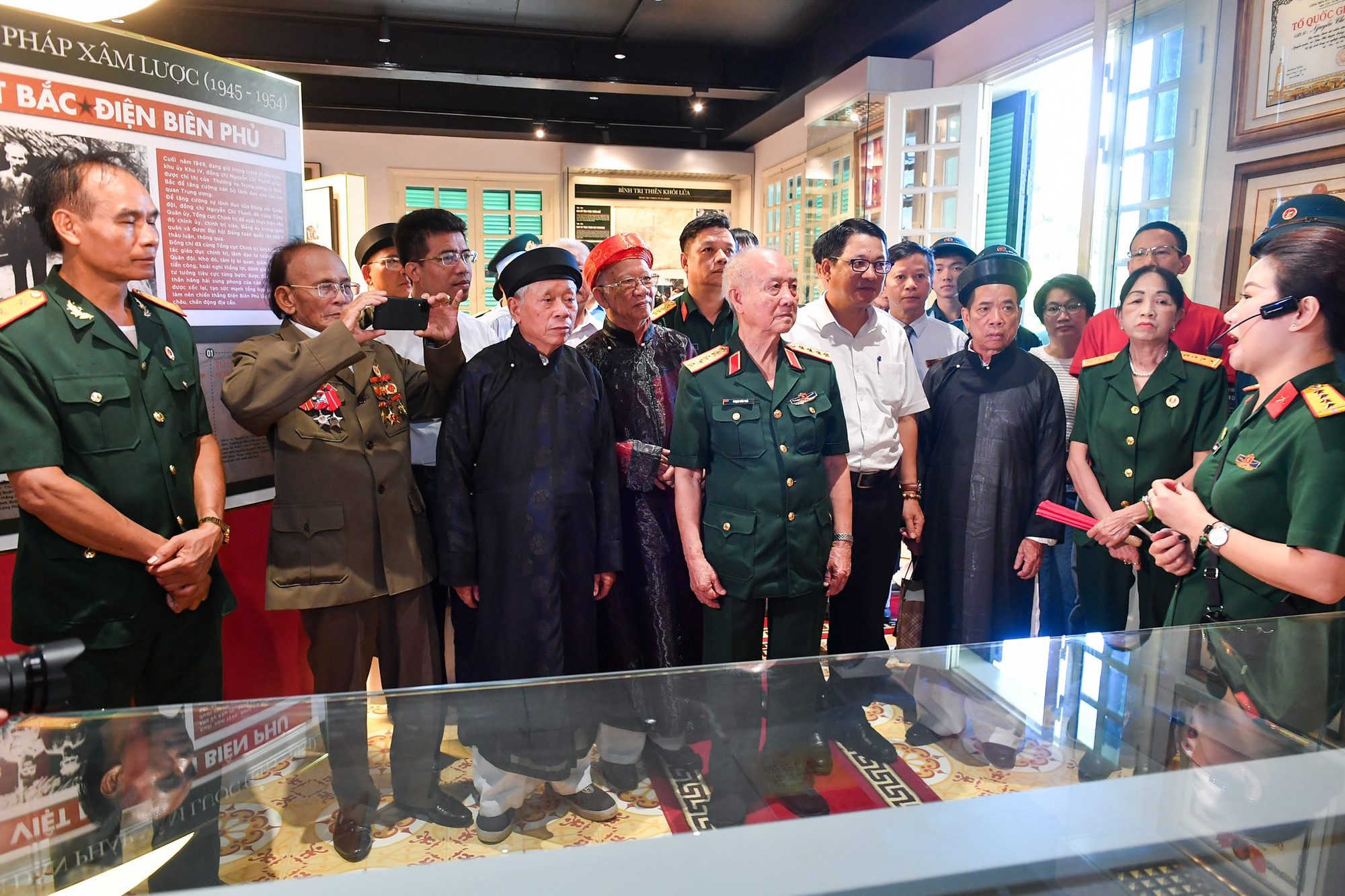 Đại tướng Phạm Văn Trà, nguyên Bộ trưởng Quốc phòng cùng các đại biểu tham quan Bảo tàng Đại tướng Nguyễn Chí Thanh. (Ảnh: Thành Đạt) Đại tướng Phạm Văn Trà, nguyên Bộ trưởng Quốc phòng cùng các đại biểu tham quan Bảo tàng Đại tướng Nguyễn Chí Thanh. (Ảnh: Thành Đạt)