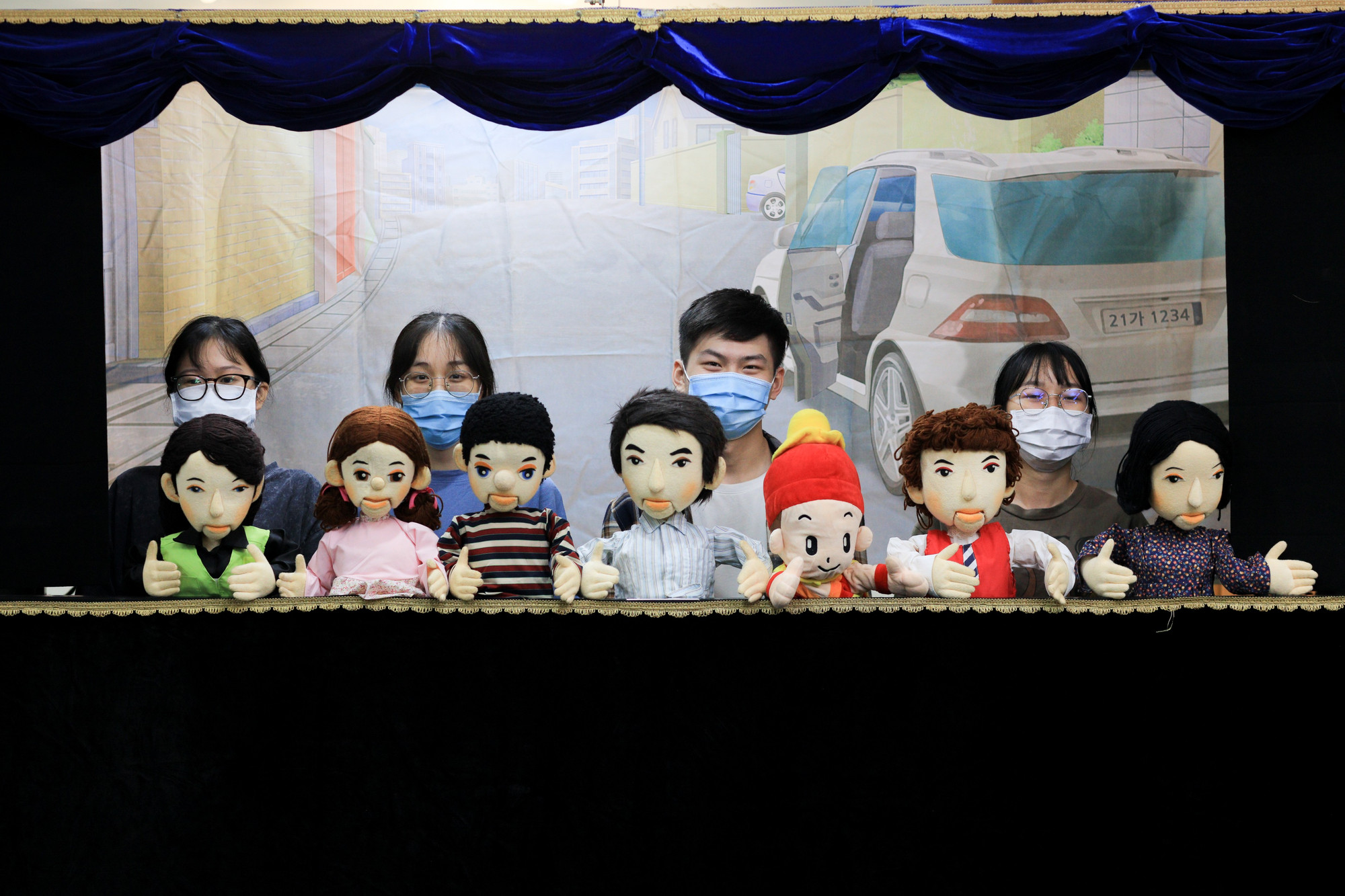 Những nhân vật trong các show diễn của búp bê là bạn bè, người lớn... chung quanh trẻ. (Ảnh: GNI)