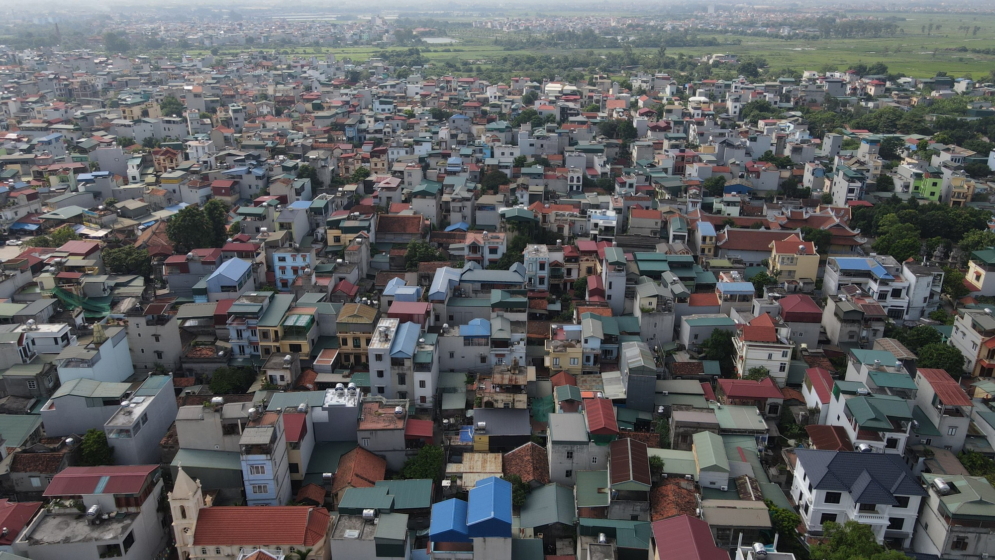 Hơn lúc nào hết, người dân thôn Vĩnh Ninh nói riêng, xã Vĩnh Quỳnh nói chung đang mong mỏi môi trường chung quanh chính căn nhà mình được cải thiện.