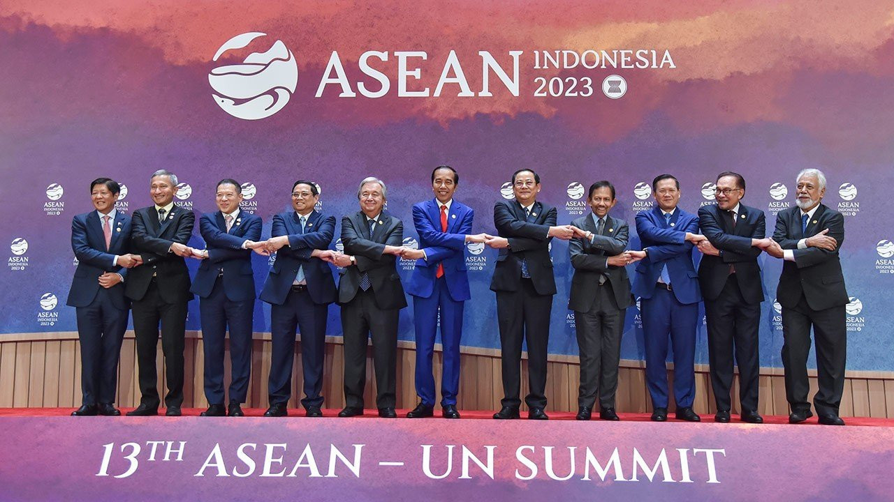 Các nhà lãnh đạo ASEAN và Thủ tướng Australia Anthony Albanese chụp ảnh lưu niệm tại Hội nghị Cấp cao ASEAN-Australia lần thứ 3.