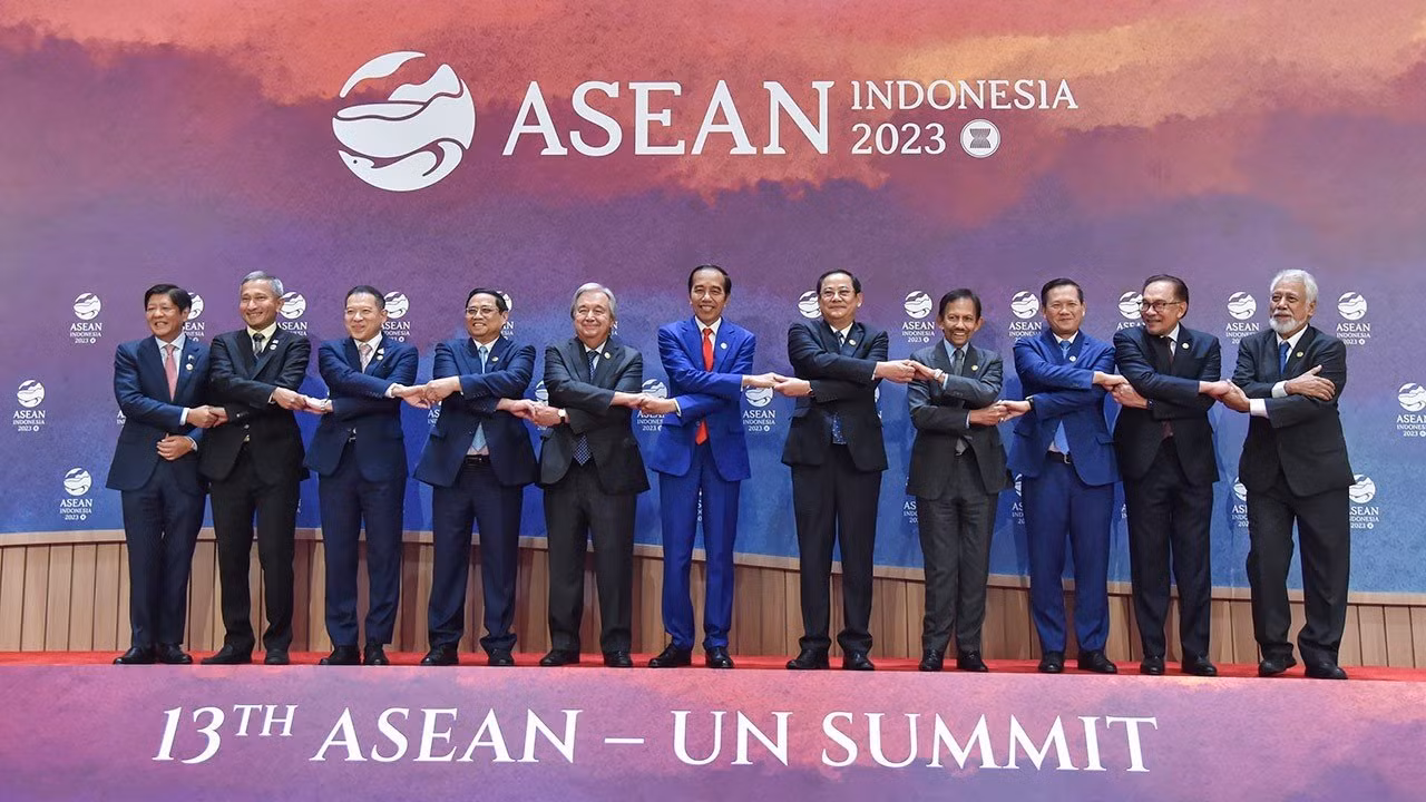 Các nhà lãnh đạo ASEAN và Thủ tướng Australia Anthony Albanese chụp ảnh lưu niệm tại Hội nghị Cấp cao ASEAN-Australia lần thứ 3.