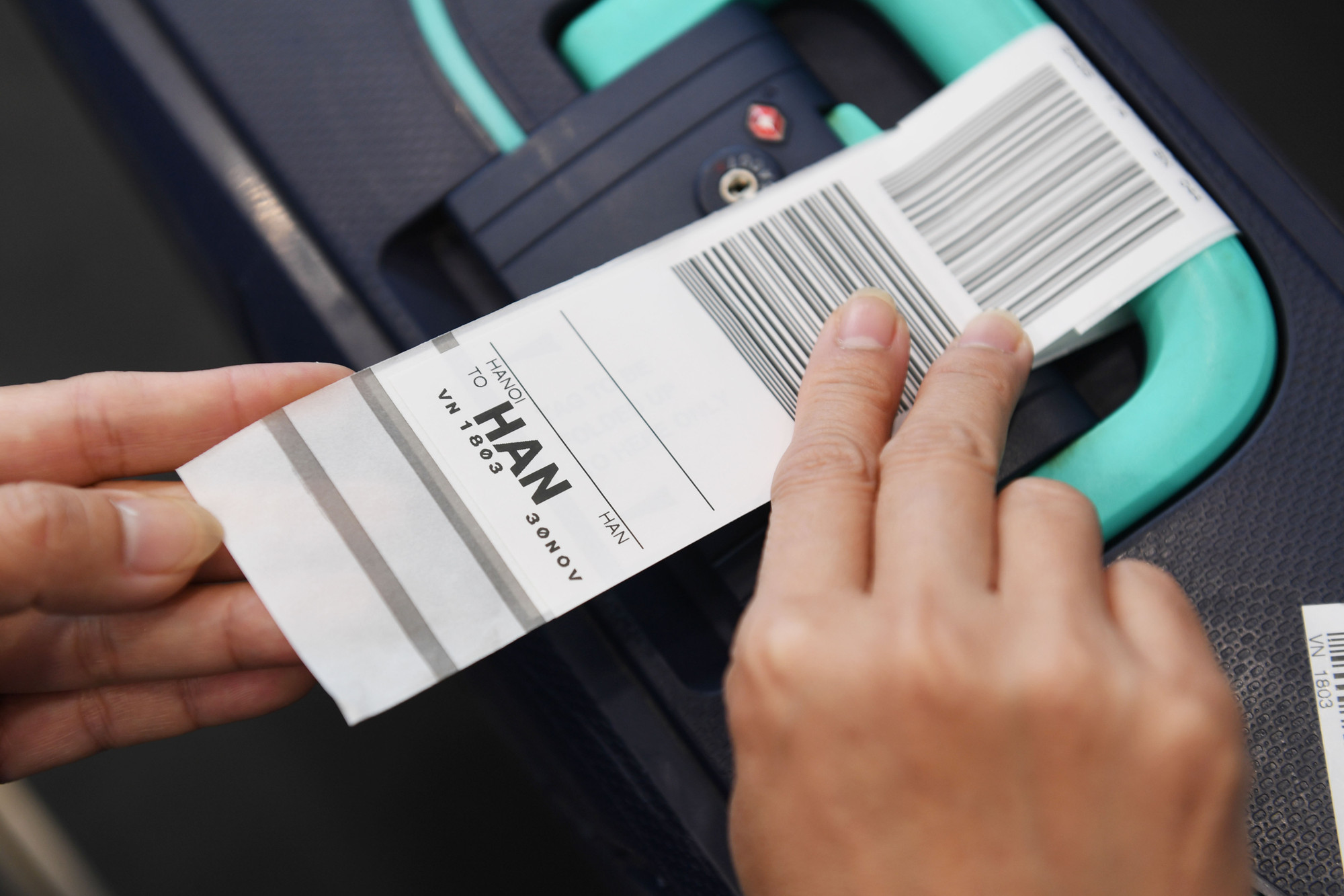 Toàn bộ hệ thống làm thủ tục hàng không như mạng, máy in thẻ lên tàu bay, in thẻ hành lý, thẻ phụ trợ, bảng biểu về vật phẩm an ninh… đều được kiểm tra kỹ lưỡng.