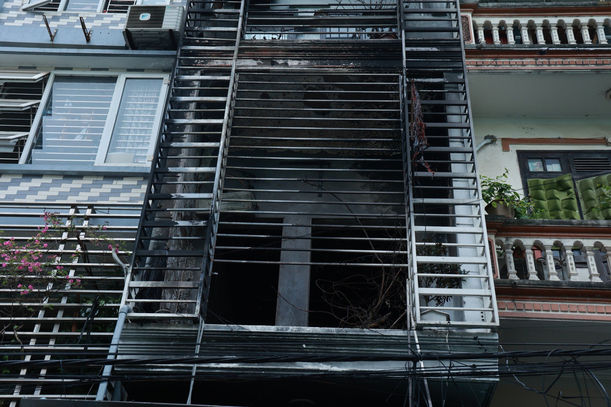 Chuồng cọp trong vụ cháy ở Hà Đông khiến 3 người tử vong. Chuồng cọp trong vụ cháy ở Hà Đông khiến 3 người tử vong.