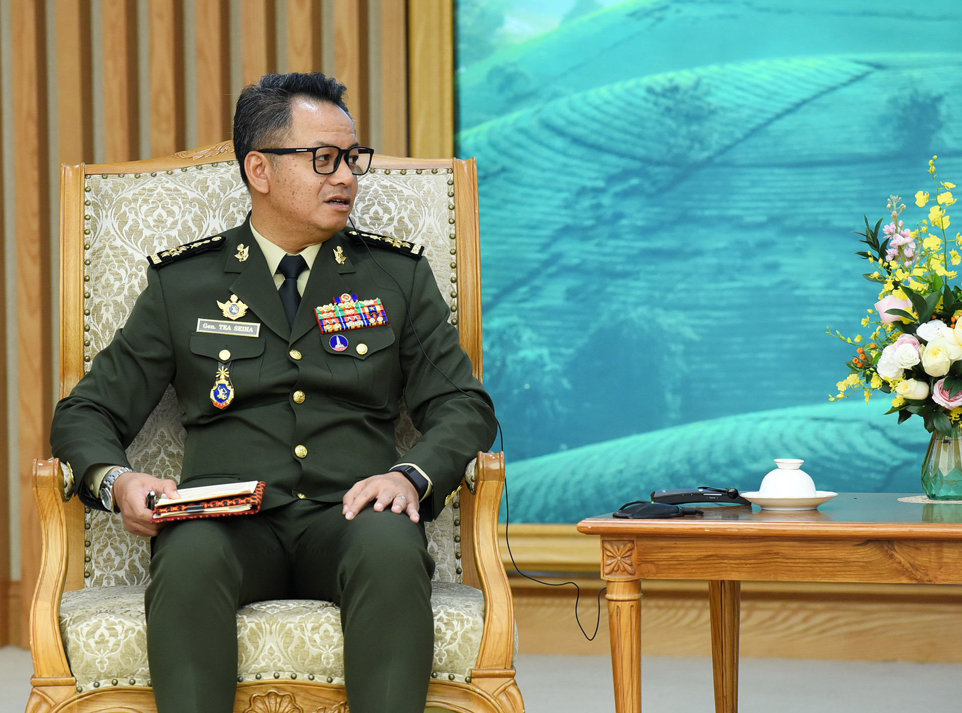 Đại tướng Tea Seiha, Phó Thủ tướng, Bộ trưởng Quốc phòng Vương quốc Campuchia phát biểu.