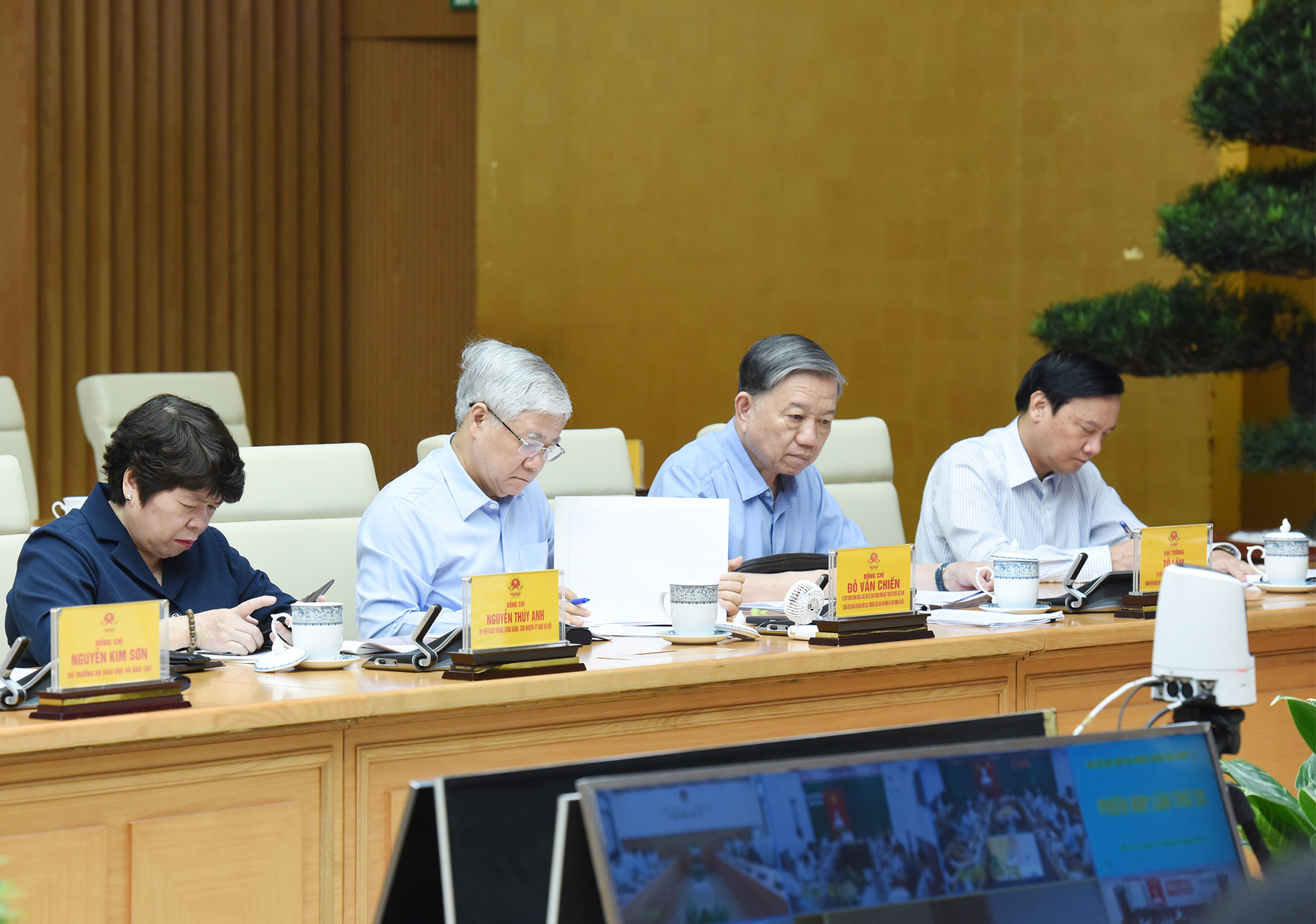 Các đại biểu tham dự phiên họp.