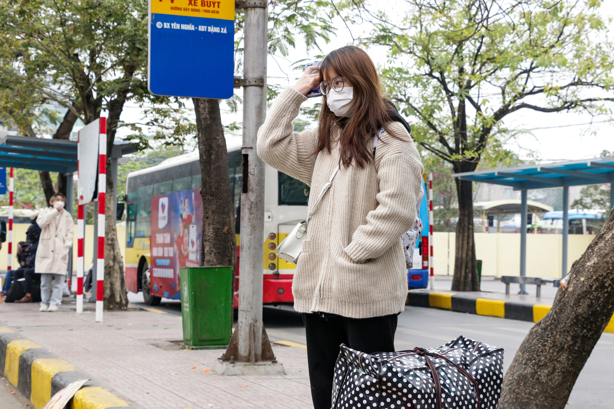 Bạn Thu Hiền (Phú Xuyên), hiện đang là sinh viên trường Cao đẳng Sư phạm Trung Ương cho biết: Do vướng lịch học tại trường nên năm nay về quê muộn hơn mọi năm, Hiền rất háo hức khi chuẩn bị được đoàn tụ cùng với gia đình và bạn bè sau một năm xa cách.