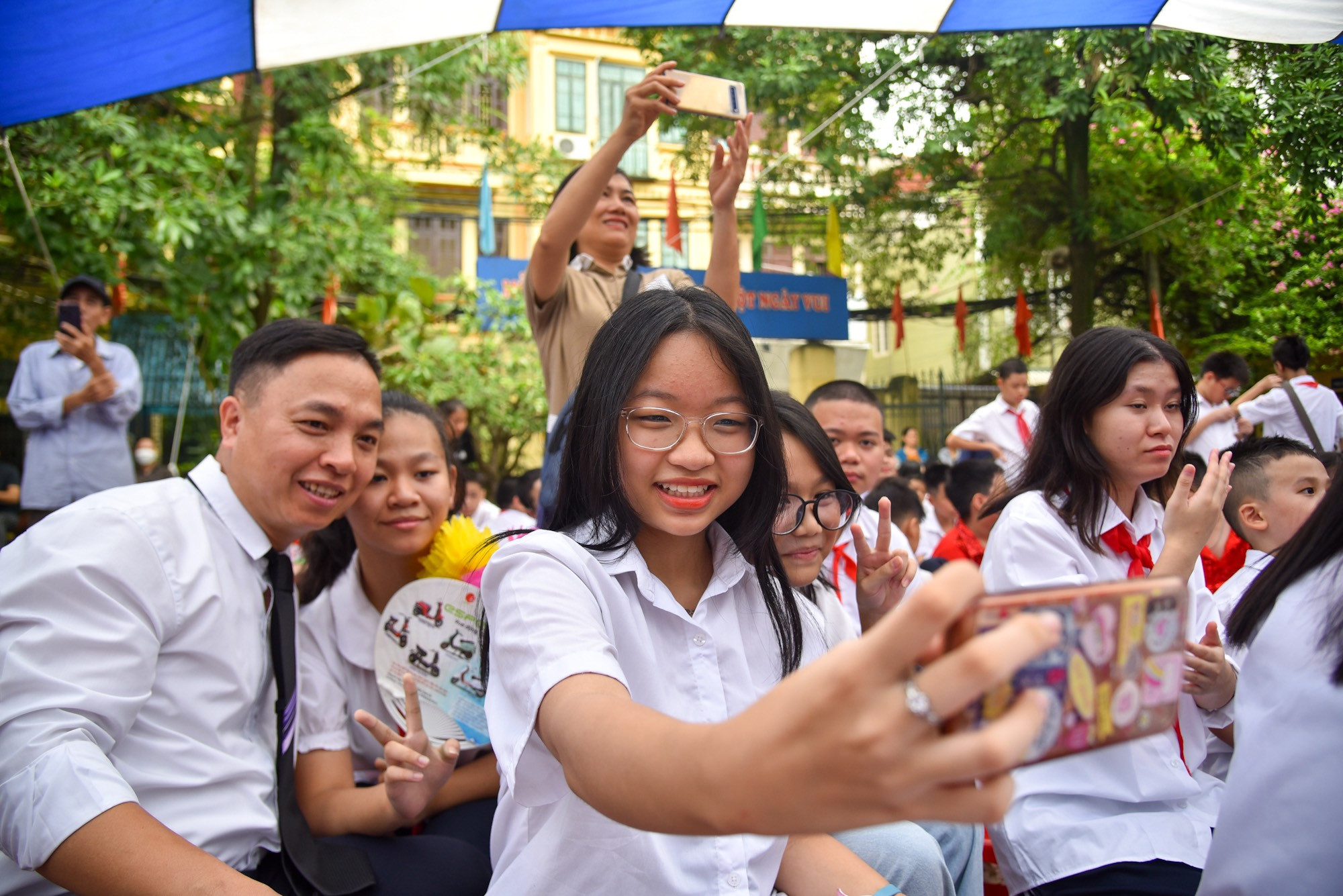 Niềm vui của các học sinh trường chuyên biệt Xã Đàn trong ngày hội tựu trường.