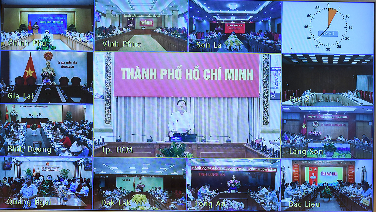 Phiên họp được kết nối trực tuyến tới điểm cầu trụ sở UBND các tỉnh, thành phố trực thuộc Trung ương.