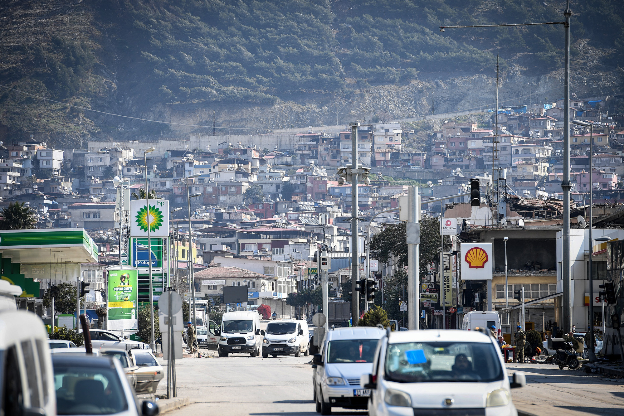 Những khu vực nằm cách xa tâm chấn không bị ảnh hưởng nặng nề của trận động đất, cuộc sống đã dần ổn định.