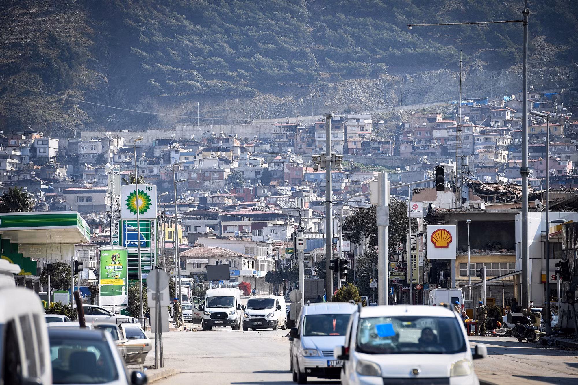 Những khu vực nằm cách xa tâm chấn không bị ảnh hưởng nặng nề của trận động đất, cuộc sống đã dần ổn định.