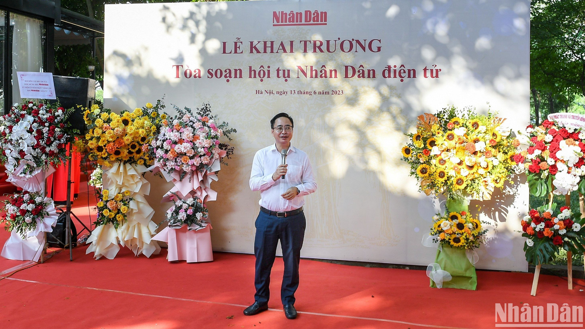 Phó Tổng Giám đốc Đài Tiếng nói Việt Nam Phạm Mạnh Hùng chia sẻ cảm nhận về Tòa soạn hội tụ Nhân Dân điện tử.