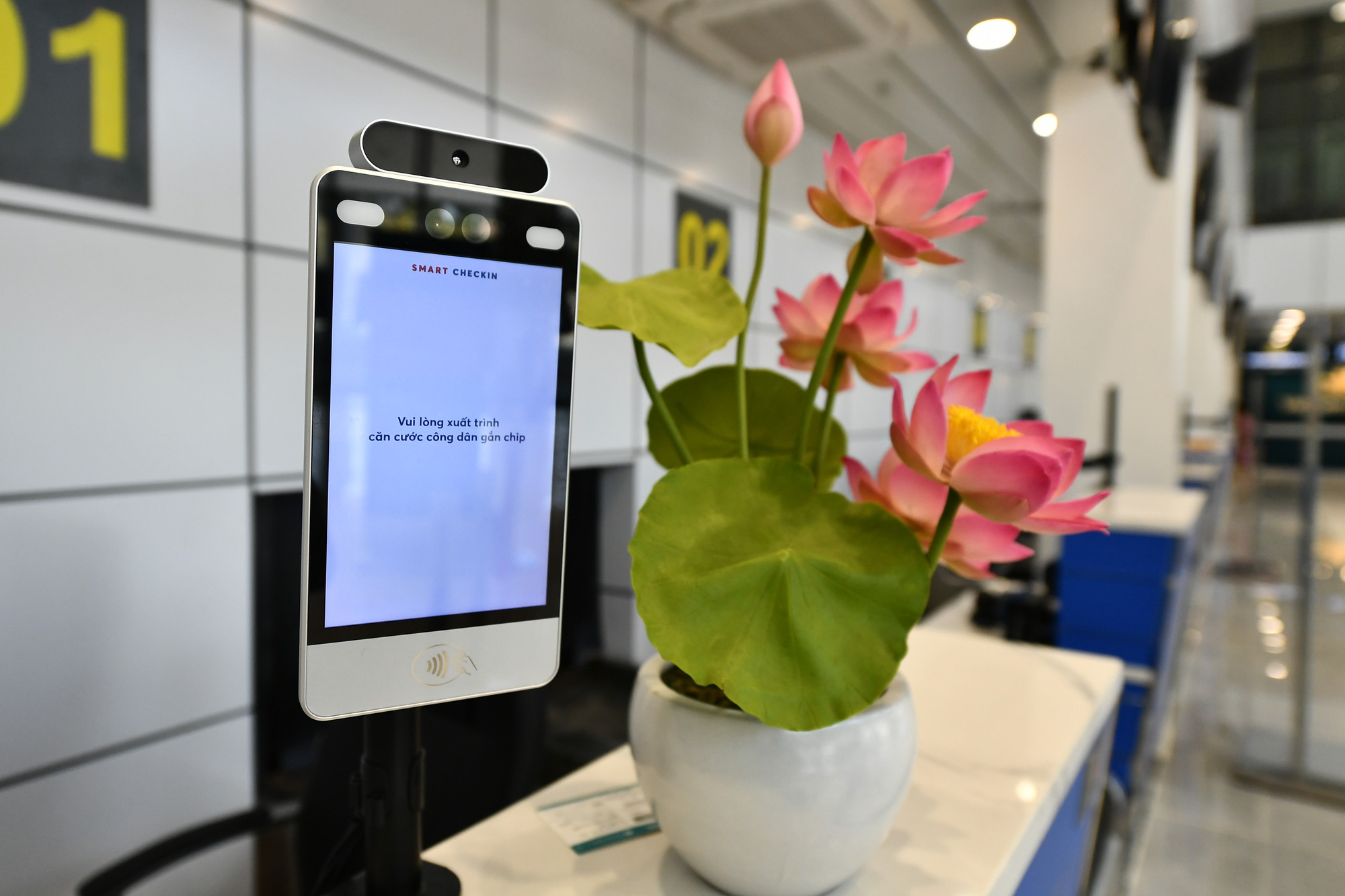 Quầy check-in và cửa kiểm soát an ninh lắp đặt hệ thống nhận diện khuôn mặt hành khách. Đây là tiện ích mà chưa nhiều sân bay trên cả nước sử dụng.